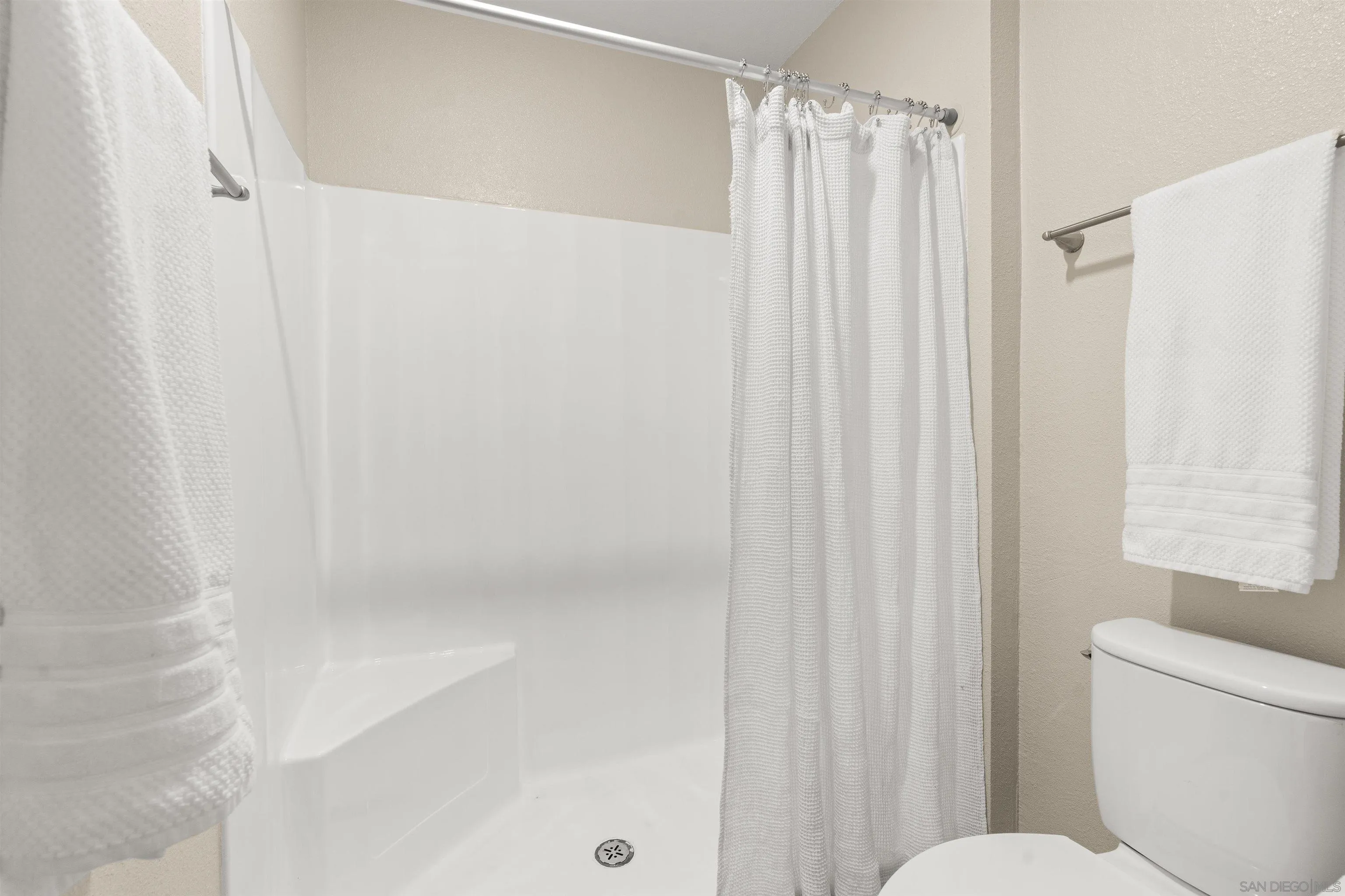 https://cdn.realtyfeed.com/cdn/127/260023291/e7ae0f3b1fe04e0b393d787c06258615.webp