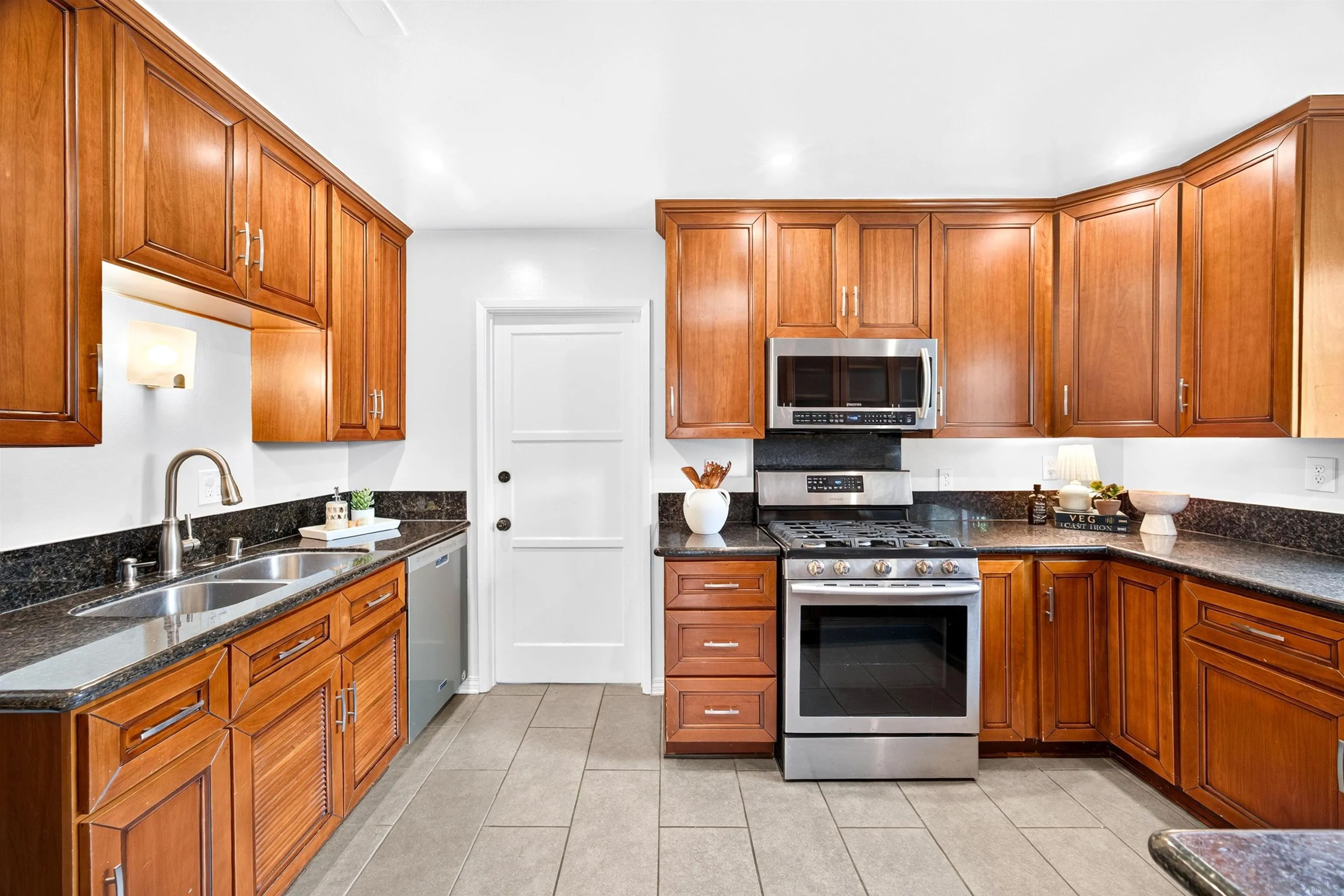 https://cdn.realtyfeed.com/cdn/127/260023293/19d18938c4d24eccad30b7d73e4223b8.webp