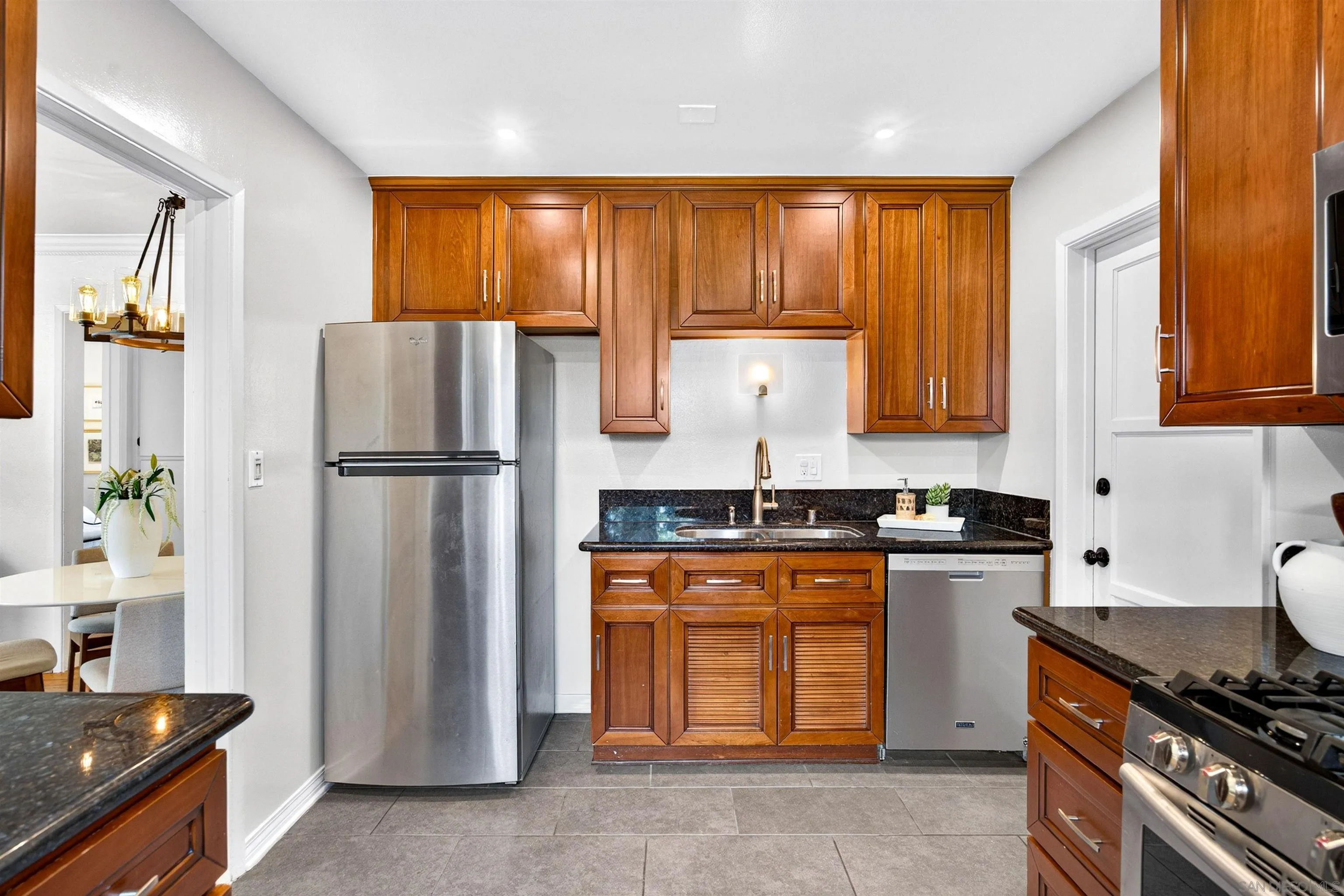 https://cdn.realtyfeed.com/cdn/127/260023293/2060310356fc686761732501930e366a.webp