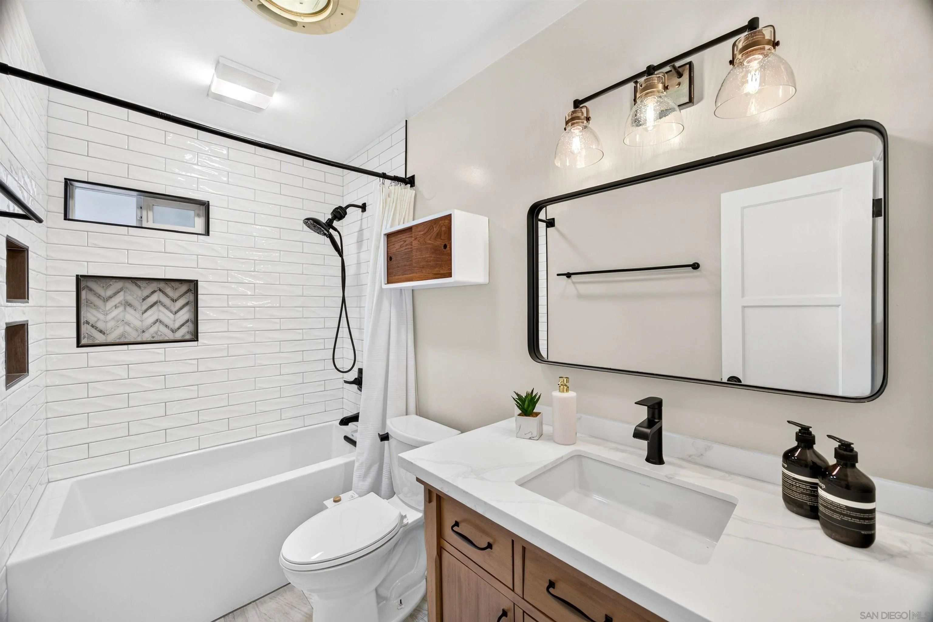 https://cdn.realtyfeed.com/cdn/127/260023293/dae2a933d7f1873a70b078650ccda57f.webp
