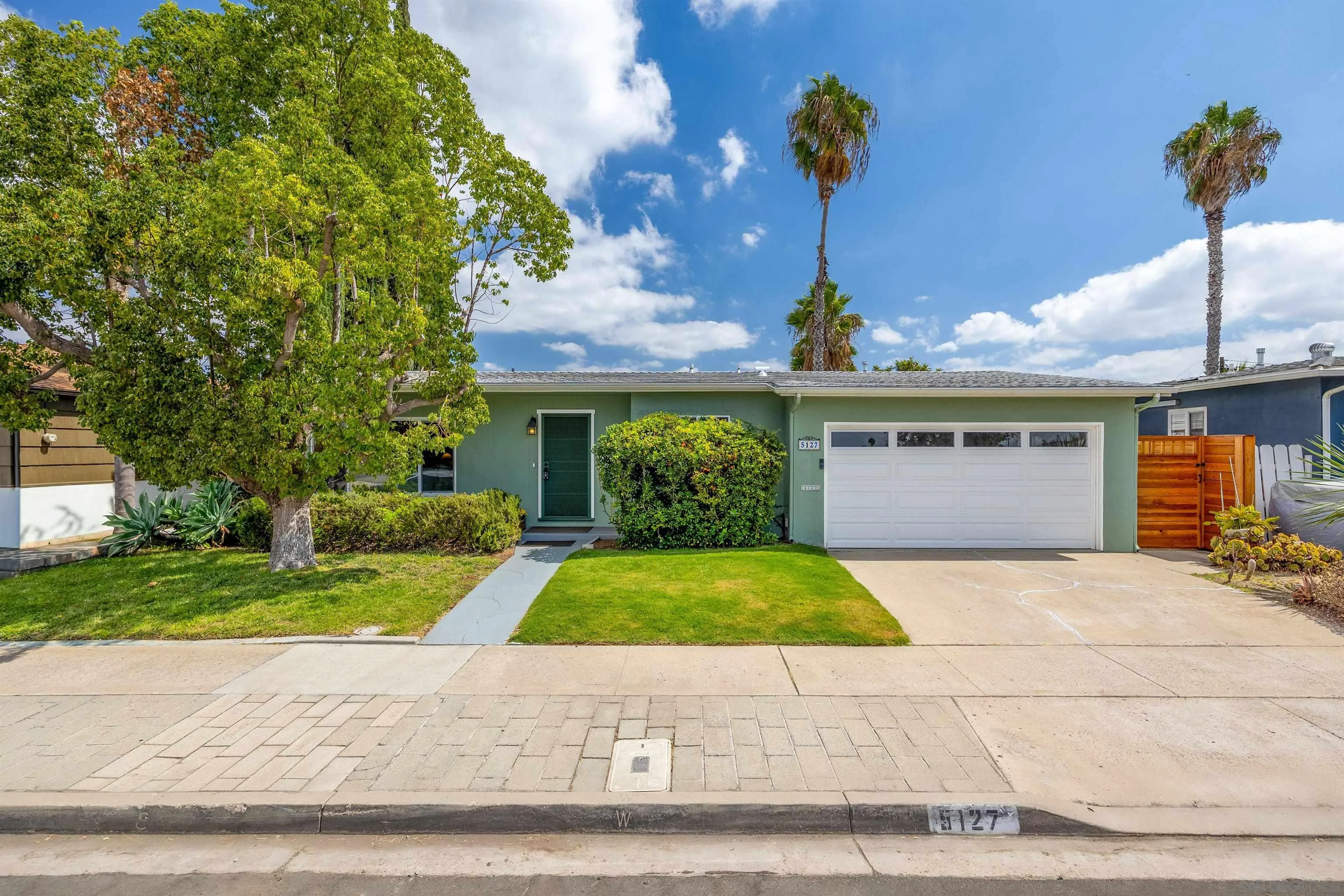 https://cdn.realtyfeed.com/cdn/127/260023293/eceeb75bf9c69d86cb9891e1172cb019.webp