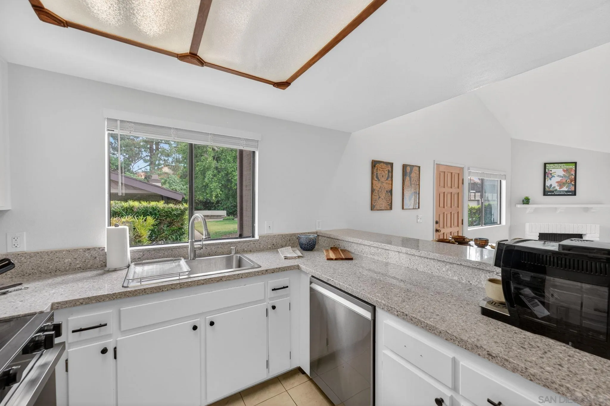 https://cdn.realtyfeed.com/cdn/127/260023298/1e5f2953119dcbae6e349bac693badf9.webp