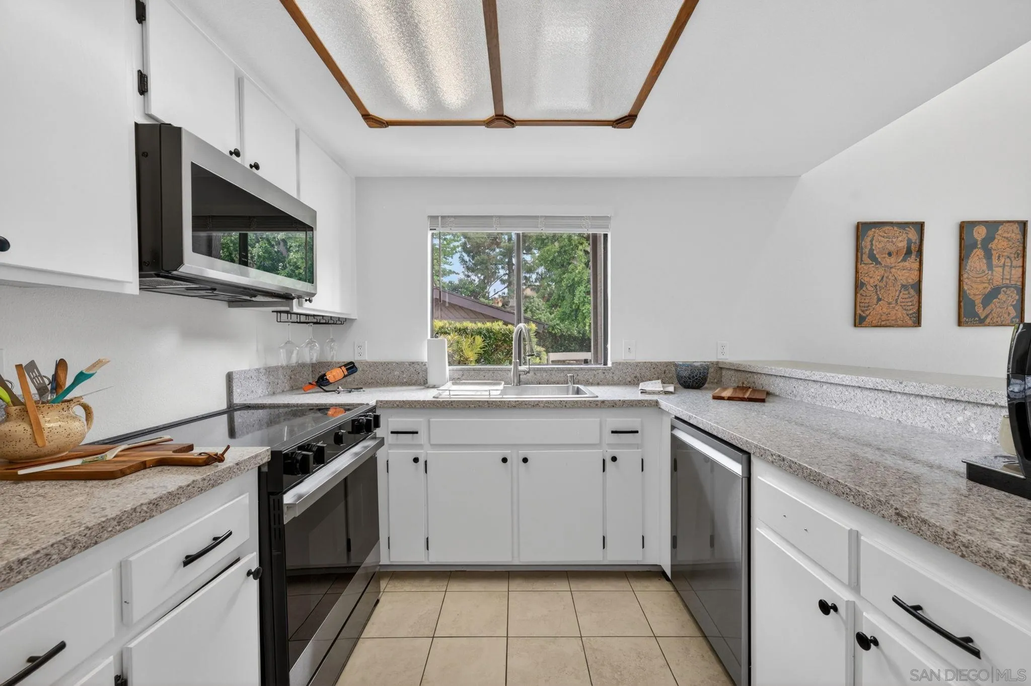 https://cdn.realtyfeed.com/cdn/127/260023298/52e6ab50a8c8afe46bd9803fc99ef516.webp