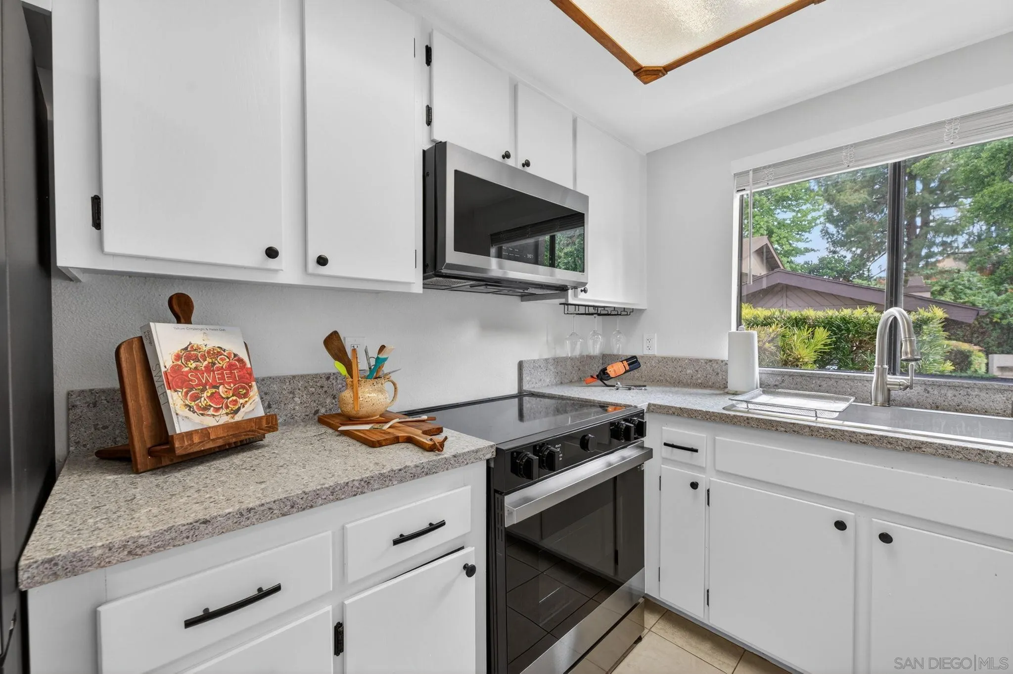 https://cdn.realtyfeed.com/cdn/127/260023298/6cc686e3a4000304303f71c51349aebb.webp