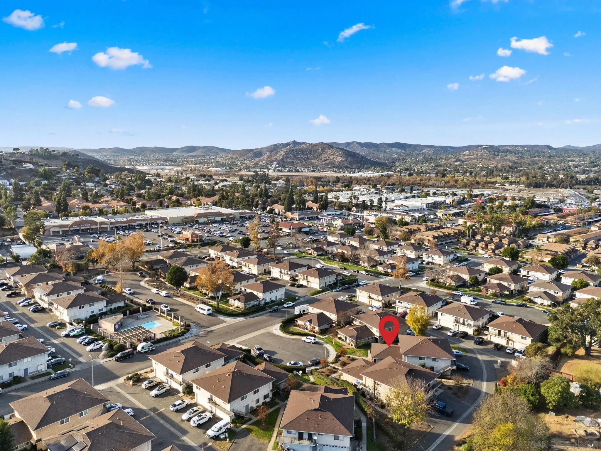 https://cdn.realtyfeed.com/cdn/127/260023300/462cf915df6fdec46ece0dc09feab591.webp