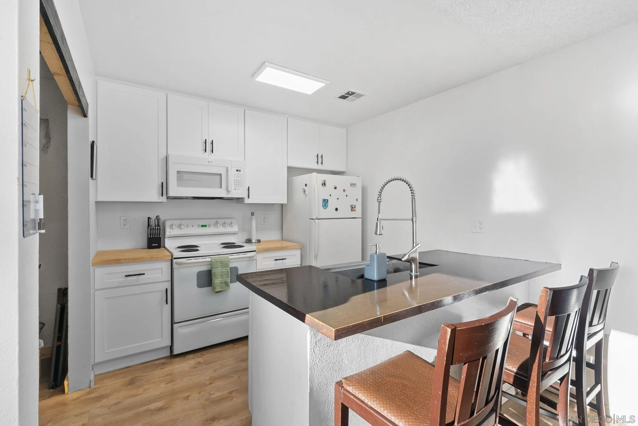 https://cdn.realtyfeed.com/cdn/127/260023300/d30d11aa137f0db0ec133f4a6790155d.webp