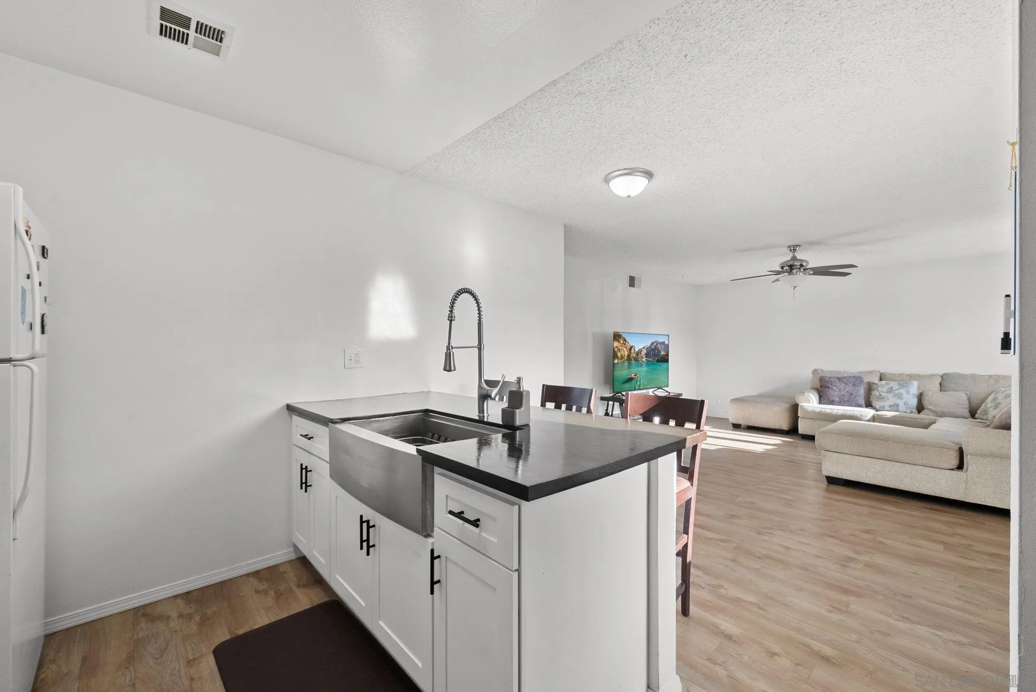 https://cdn.realtyfeed.com/cdn/127/260023300/e746a44015b95f92f0a10f6f48120ace.webp