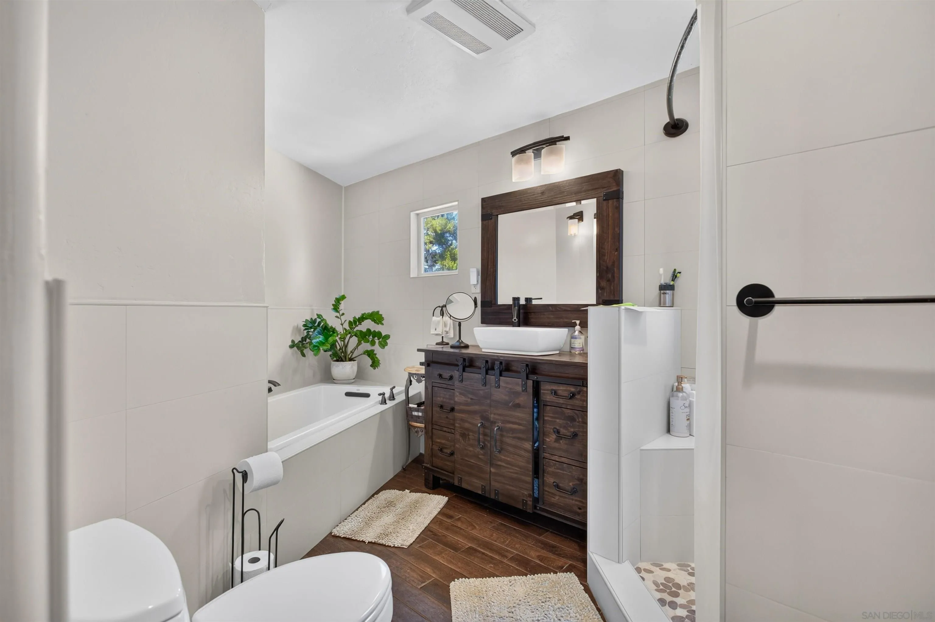 https://cdn.realtyfeed.com/cdn/127/260023301/0c8bcbfe68b91748517625b3f007a7b7.webp