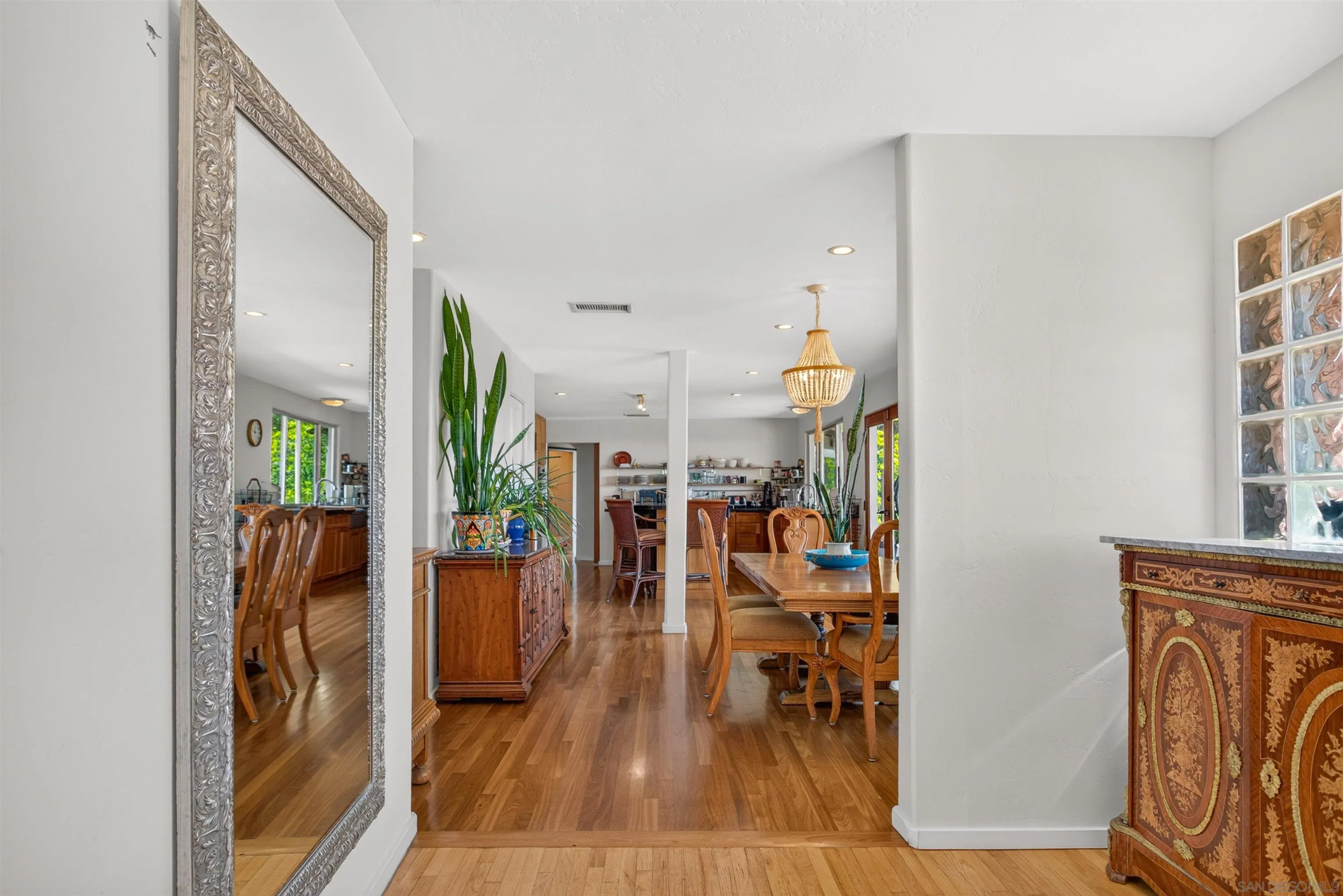 https://cdn.realtyfeed.com/cdn/127/260023301/6691ef85caaa779b7d1f2a49f330cb78.webp