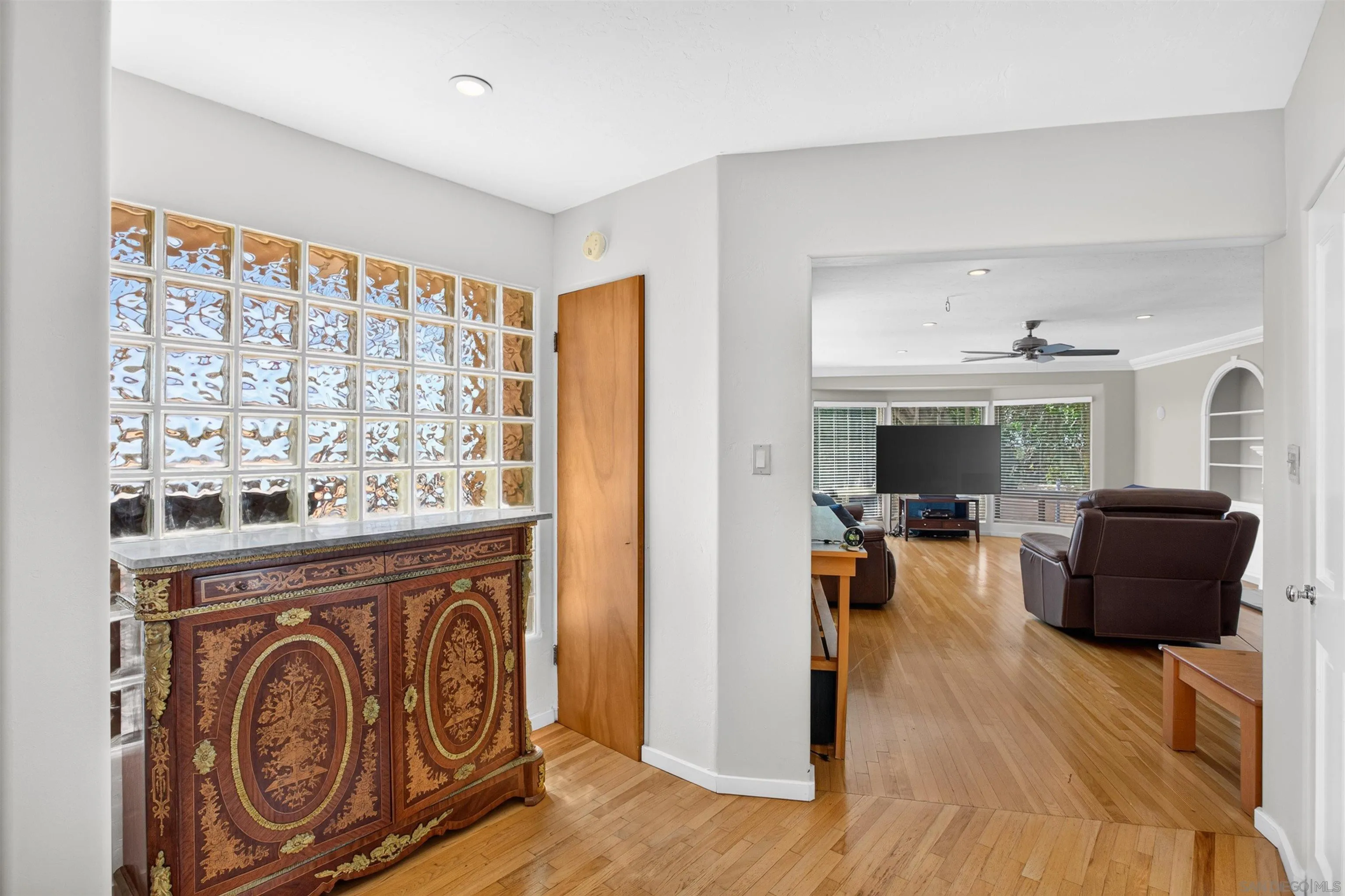https://cdn.realtyfeed.com/cdn/127/260023301/7d52902772f9ce88682d6fe266336639.webp