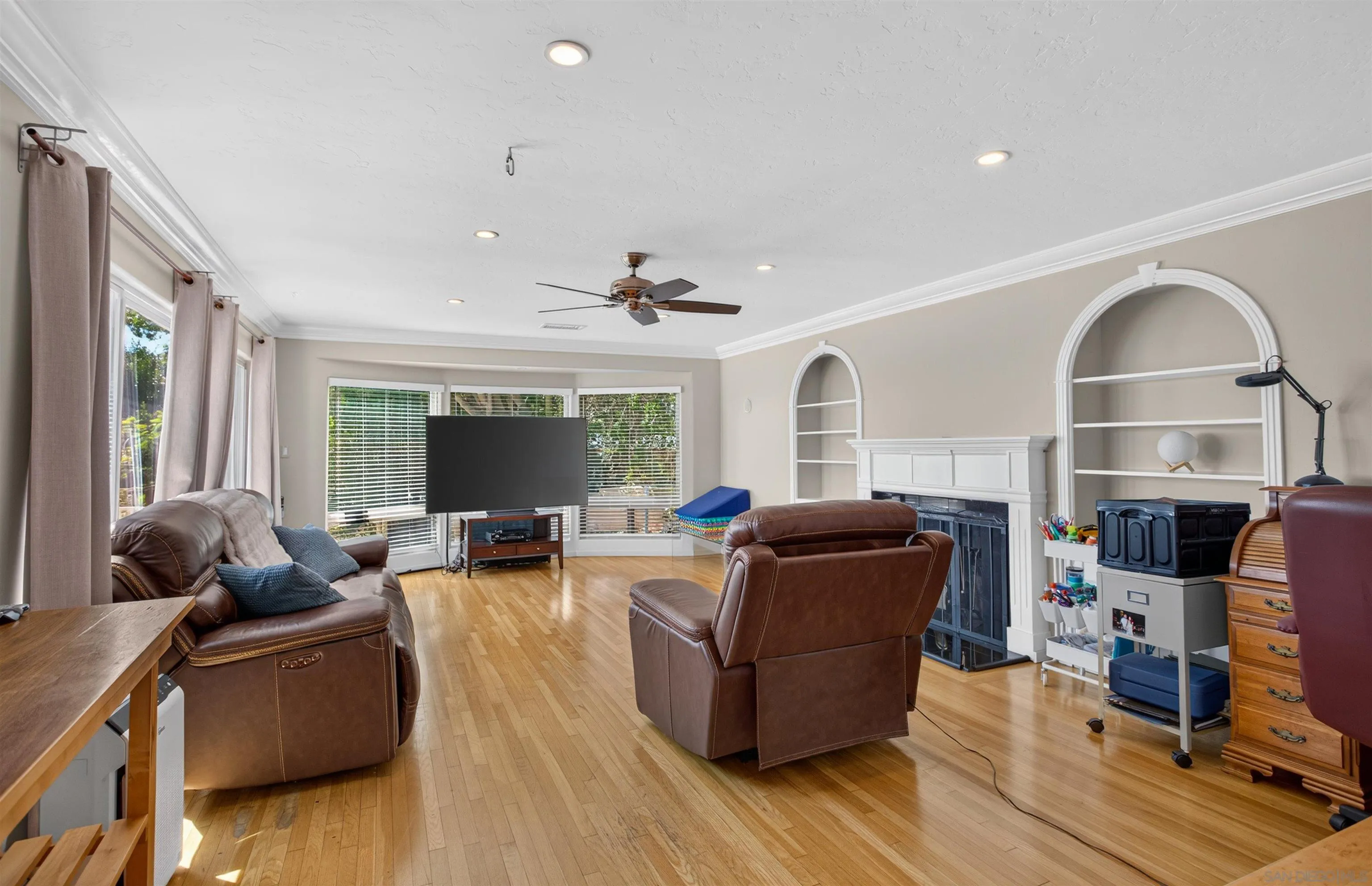 https://cdn.realtyfeed.com/cdn/127/260023301/a127b17c3e21bb679f0ac2ded9d630ba.webp