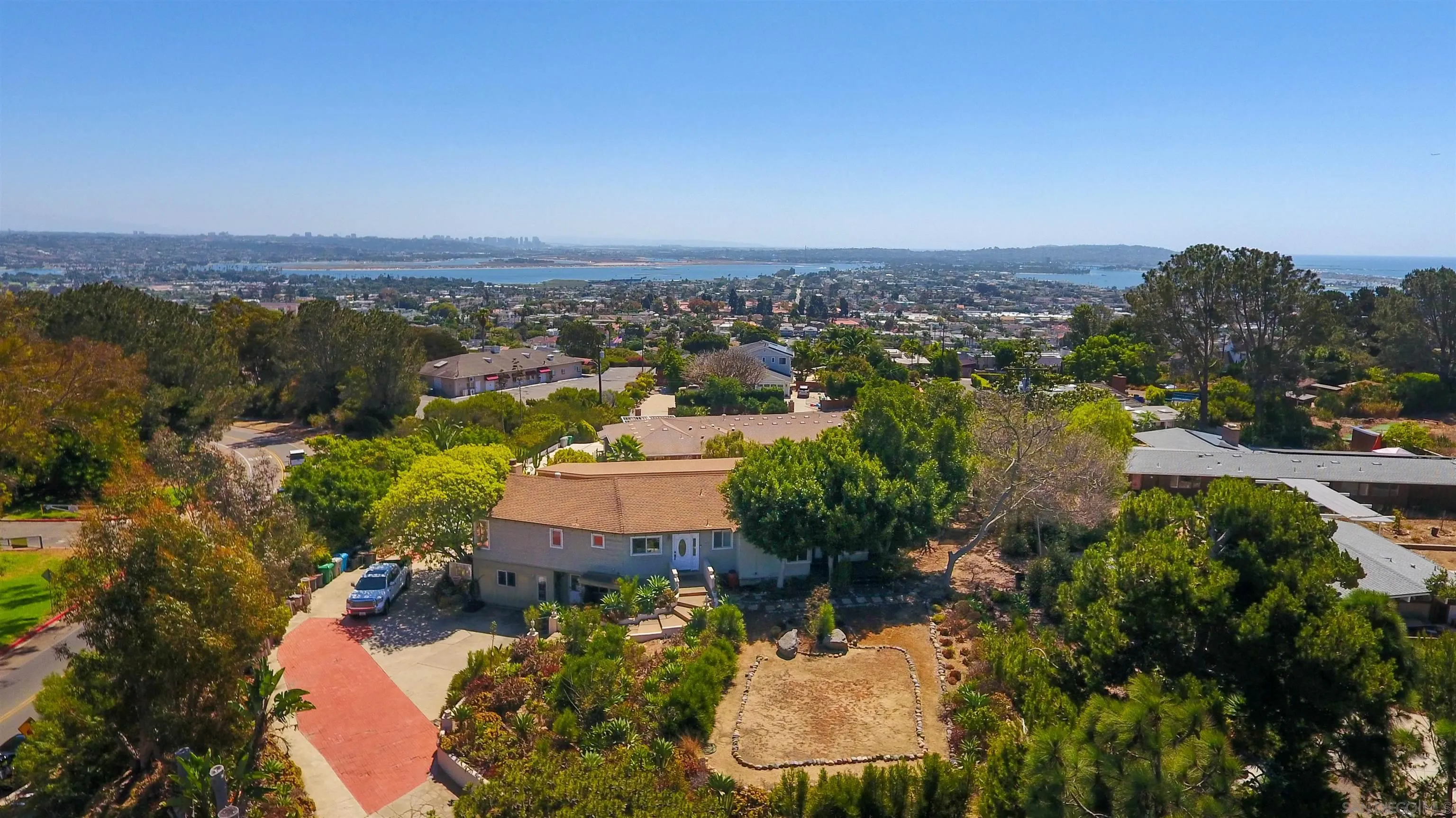https://cdn.realtyfeed.com/cdn/127/260023301/a8e54422215b6d72361631e15abf7202.webp