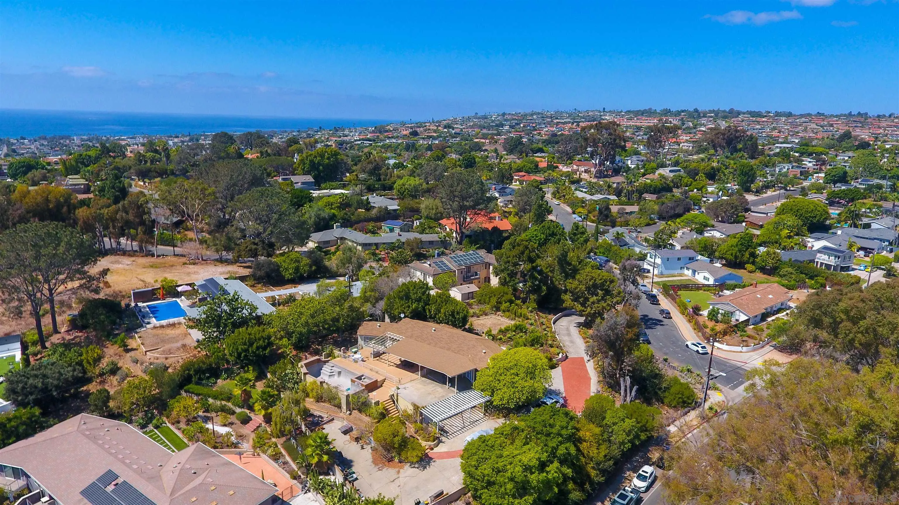 https://cdn.realtyfeed.com/cdn/127/260023301/c9ec673c7ffbe5476dd95ef3ab06cd0f.webp