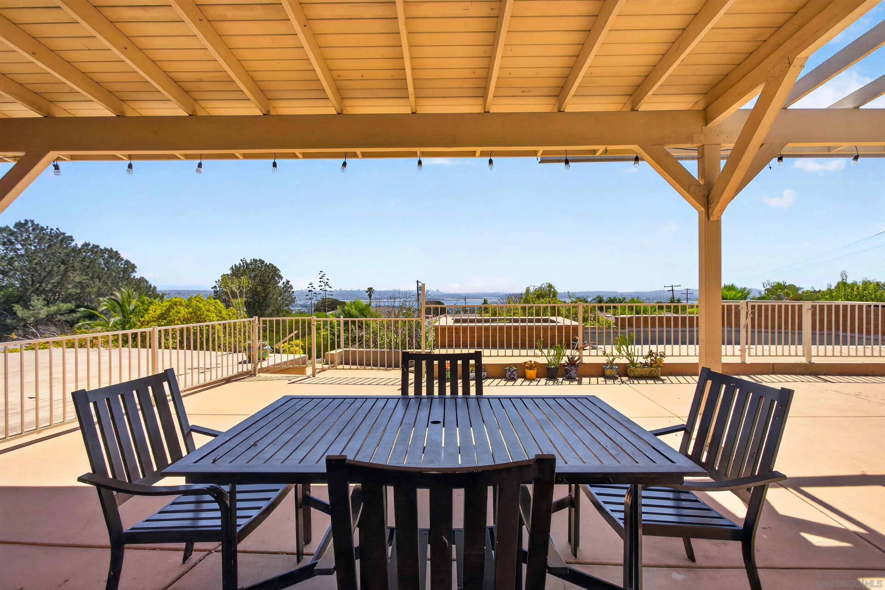 https://cdn.realtyfeed.com/cdn/127/260023301/d8eababd4441cc2de65e6769fe364623.webp