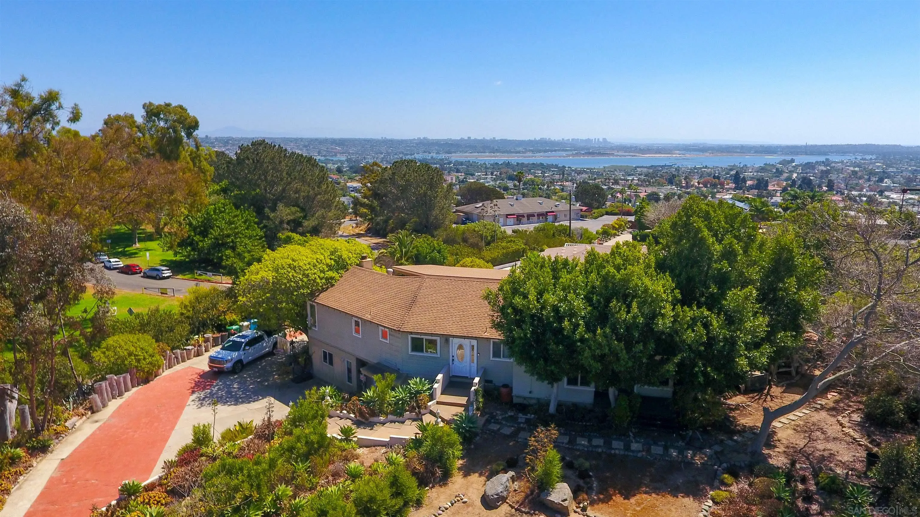 https://cdn.realtyfeed.com/cdn/127/260023301/e6d5681ab6facceb34d80ac13fa6a78f.webp