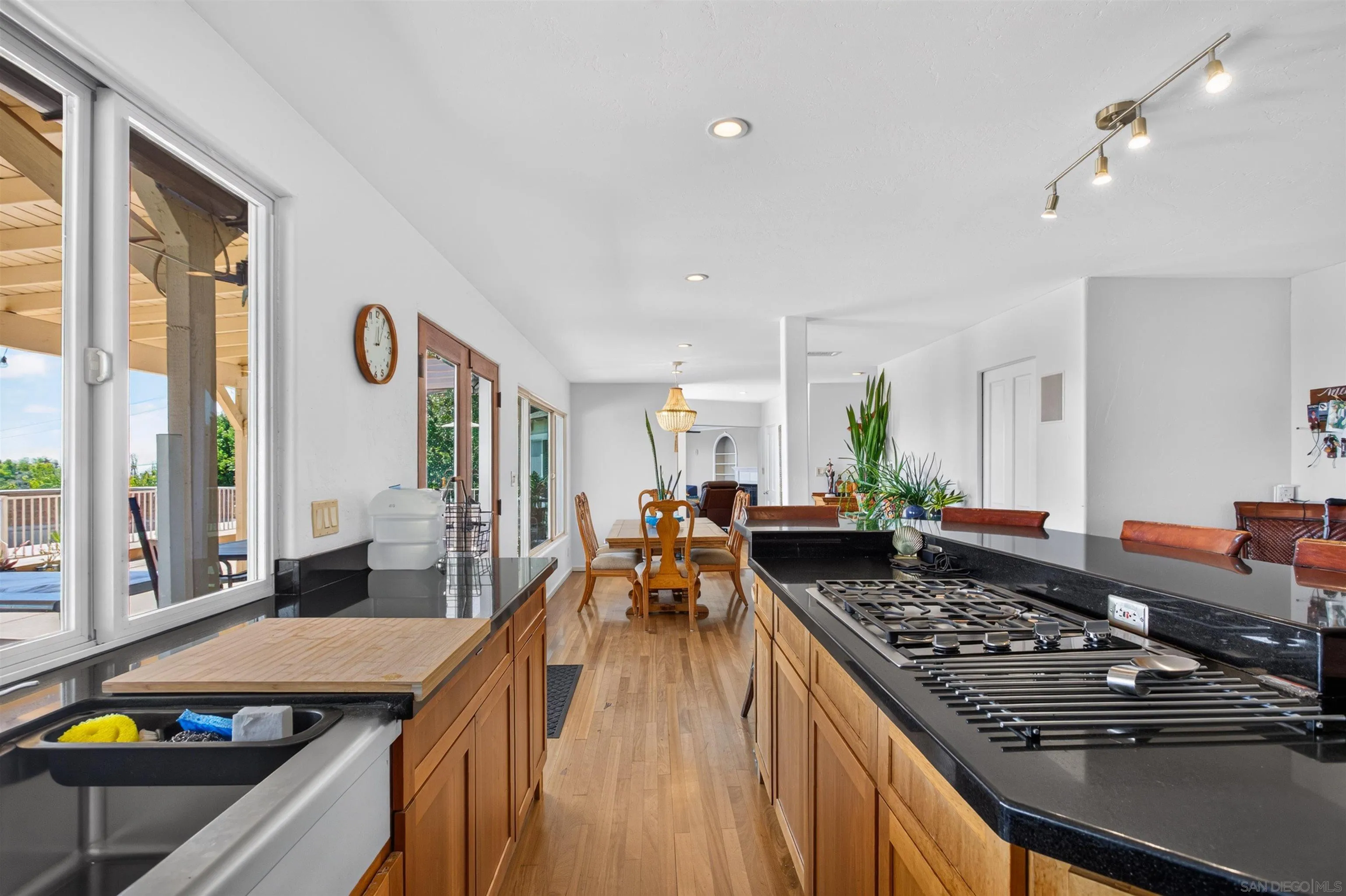 https://cdn.realtyfeed.com/cdn/127/260023301/e7aa984439aee7e19d69021c859aea08.webp