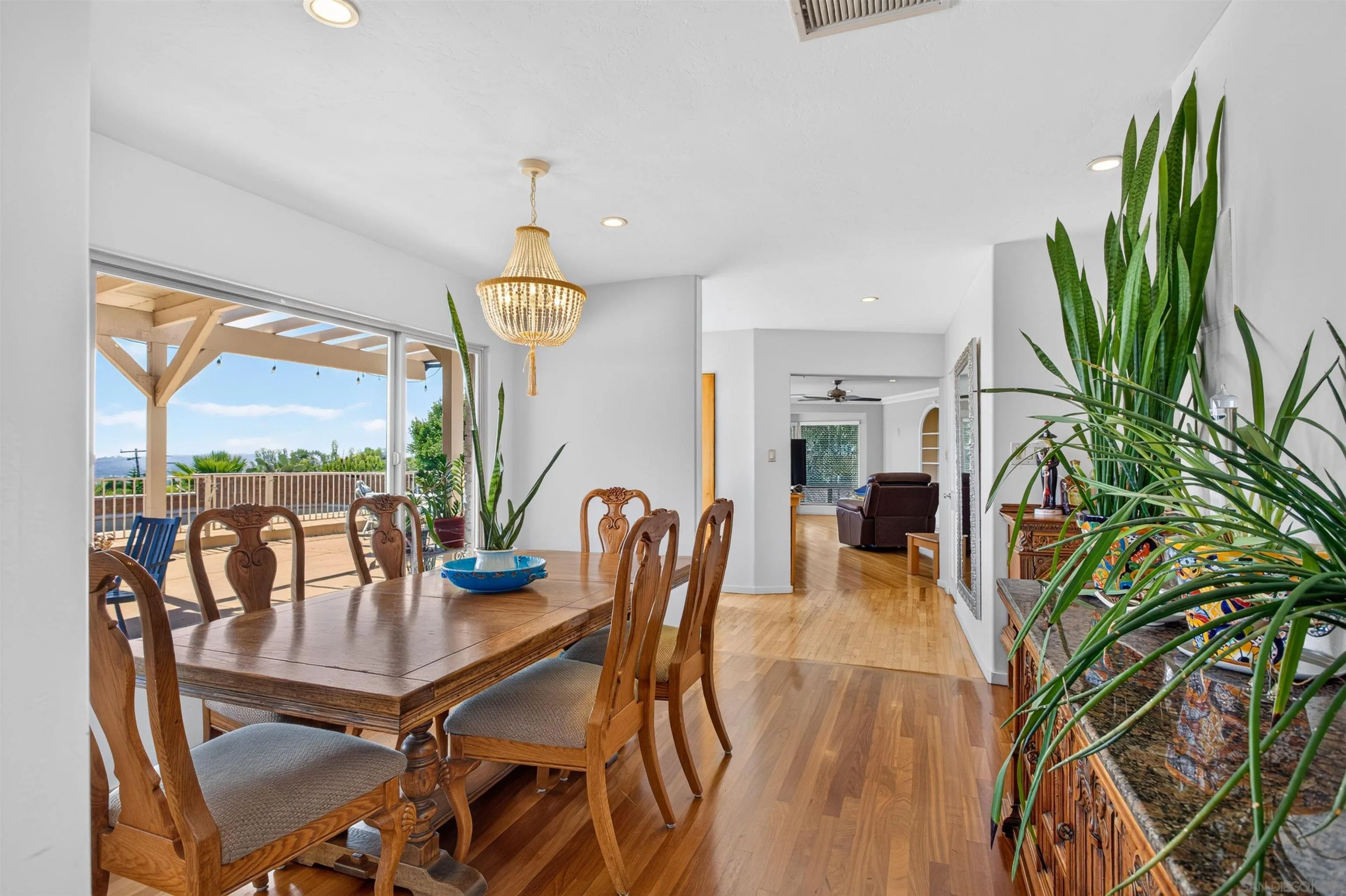 https://cdn.realtyfeed.com/cdn/127/260023301/ee5904b14fd44703e745d6c6320ac57f.webp