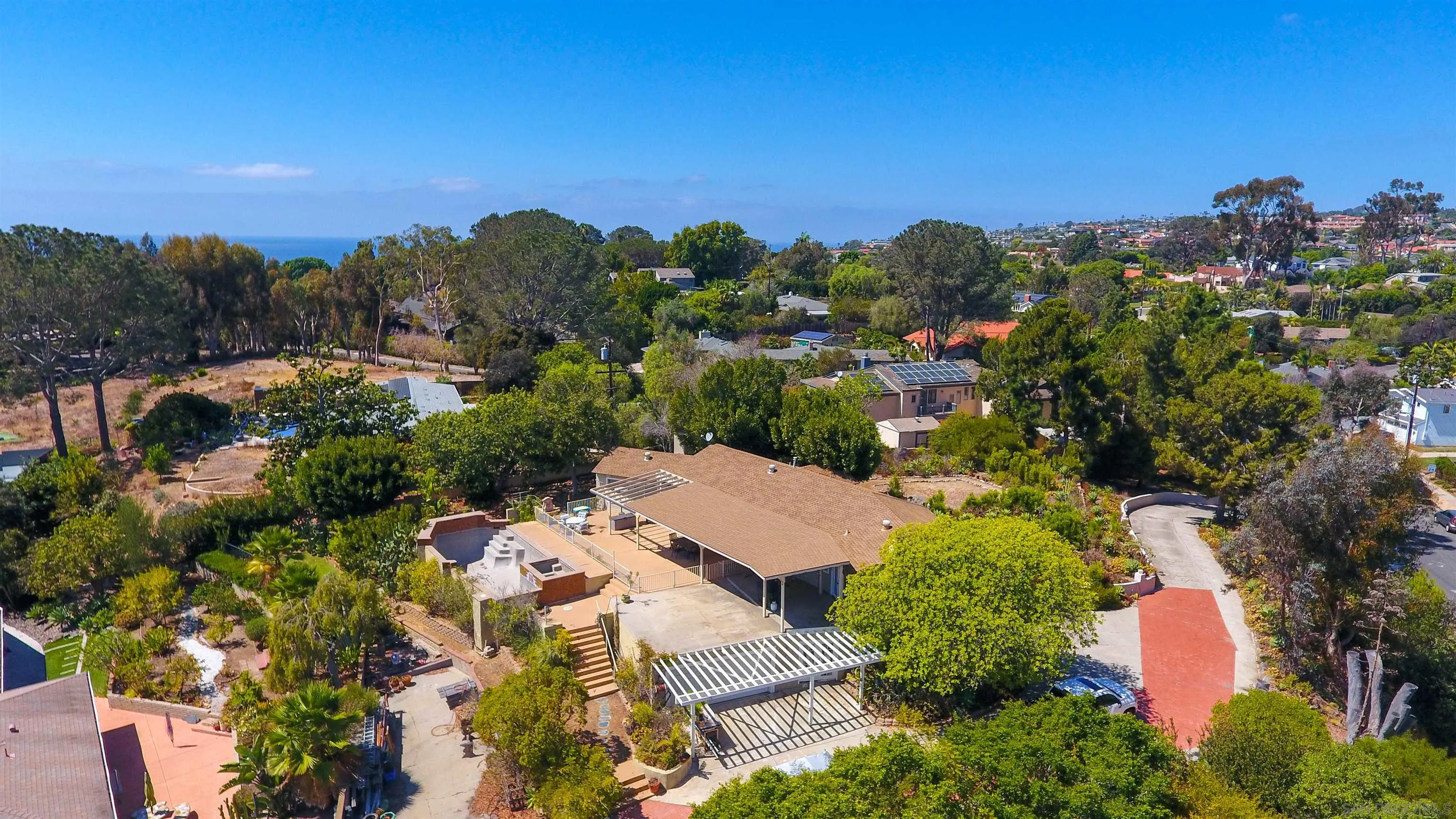 https://cdn.realtyfeed.com/cdn/127/260023301/ff95a82be5d1f512874842a4c09c8815.webp