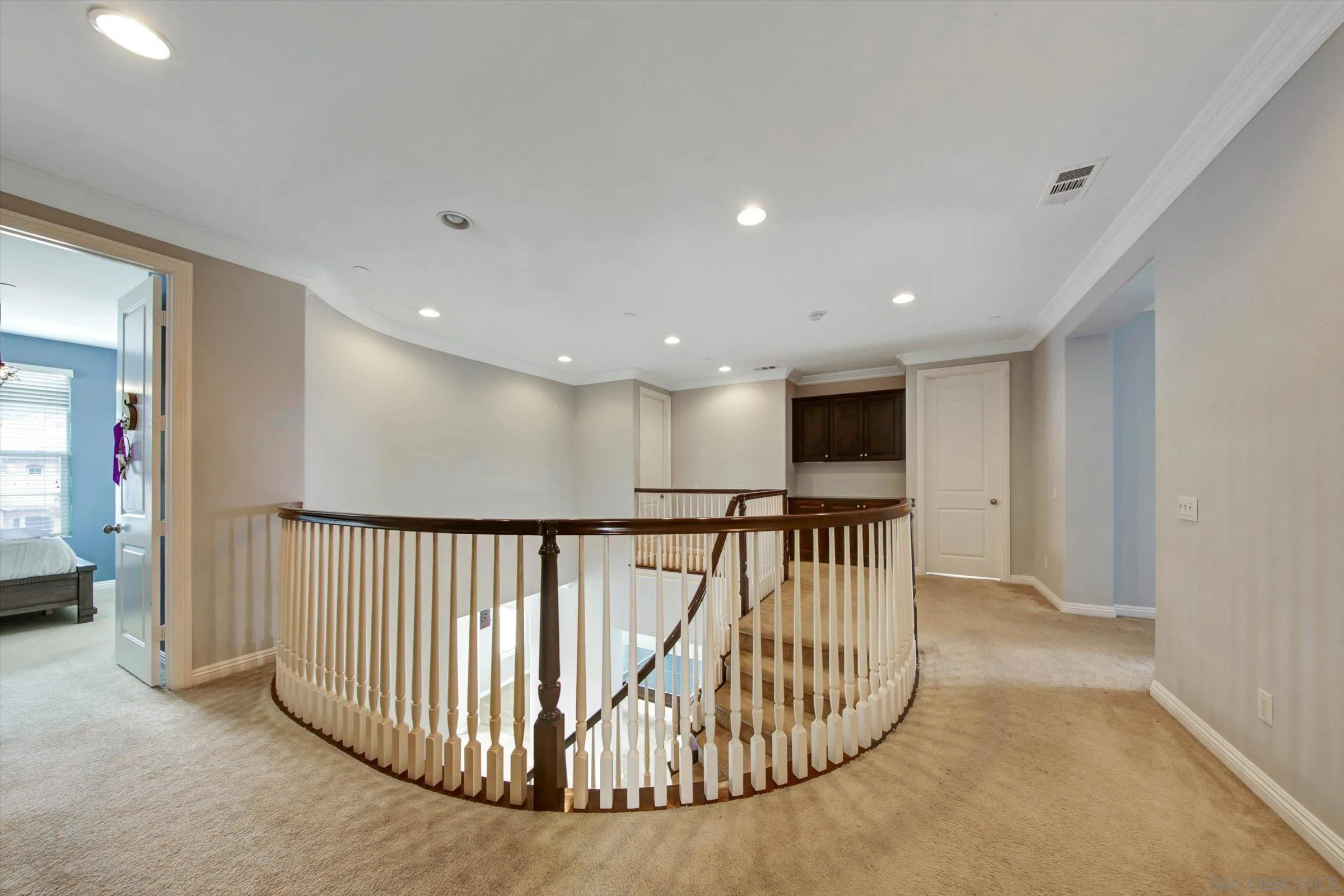 https://cdn.realtyfeed.com/cdn/127/260023303/127c759fd3740b7a7315b802ad9fa42f.webp