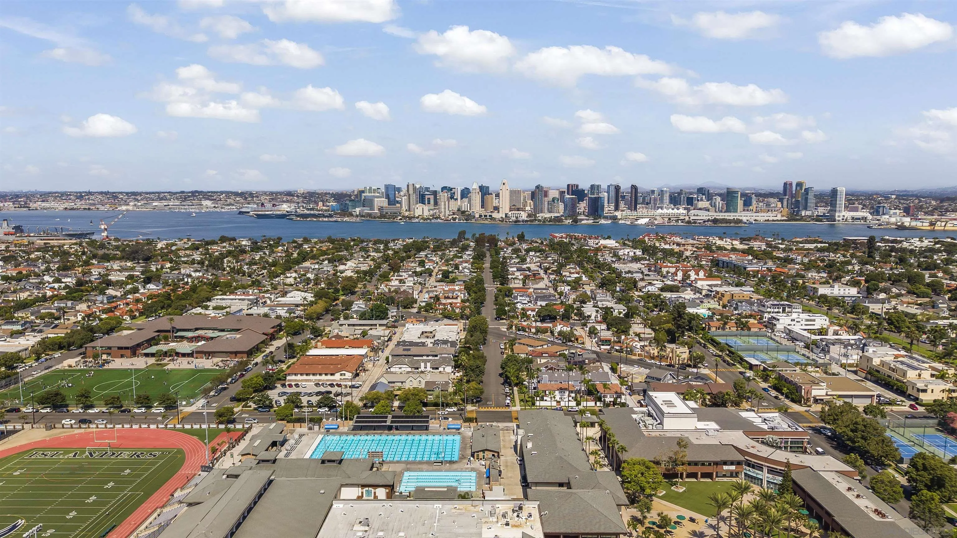 https://cdn.realtyfeed.com/cdn/127/260023304/098cfe7bc3b84799e3f3c35993b87848.webp