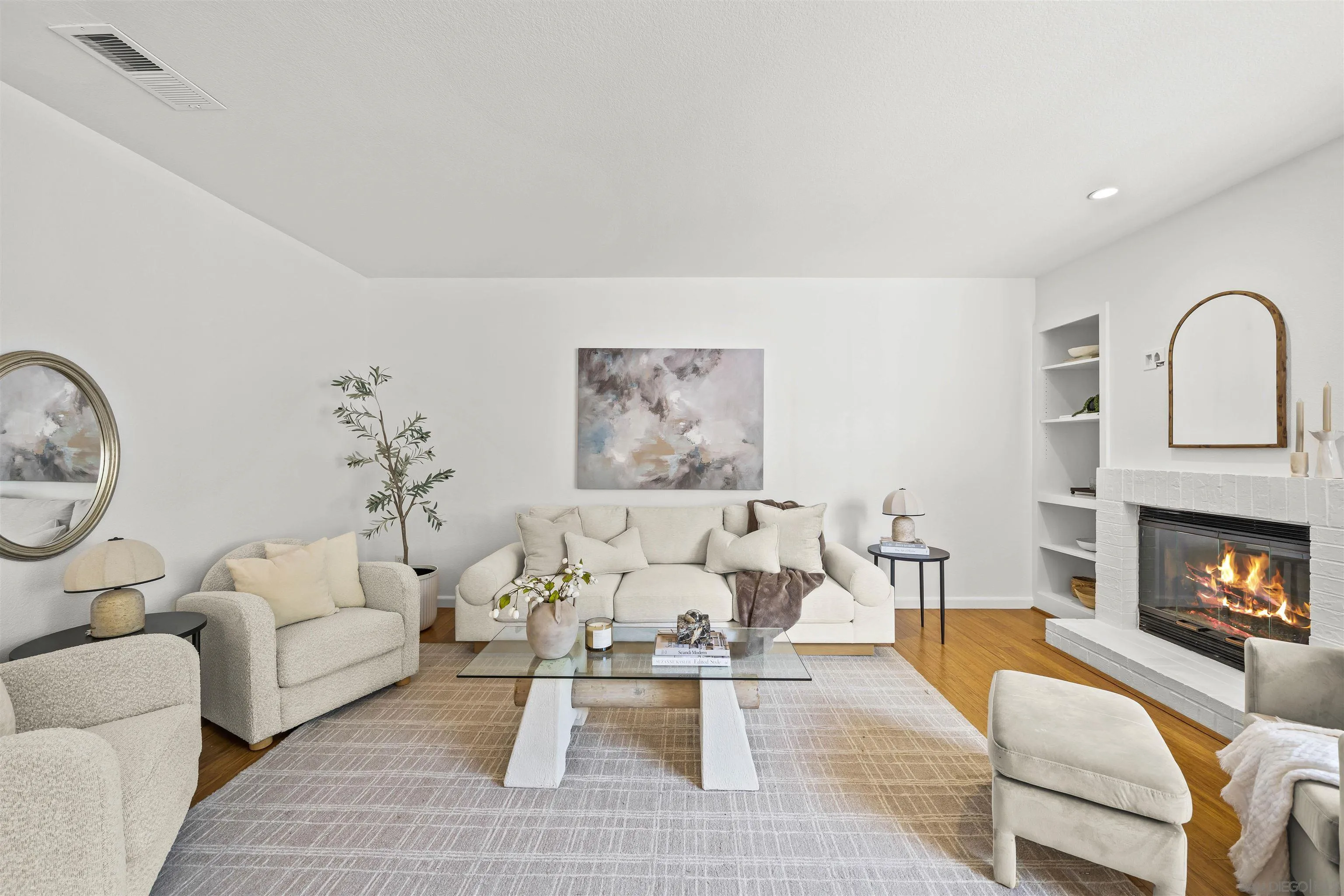 https://cdn.realtyfeed.com/cdn/127/260023304/474d7eaaadd9c0f288bc8eb365bb38db.webp