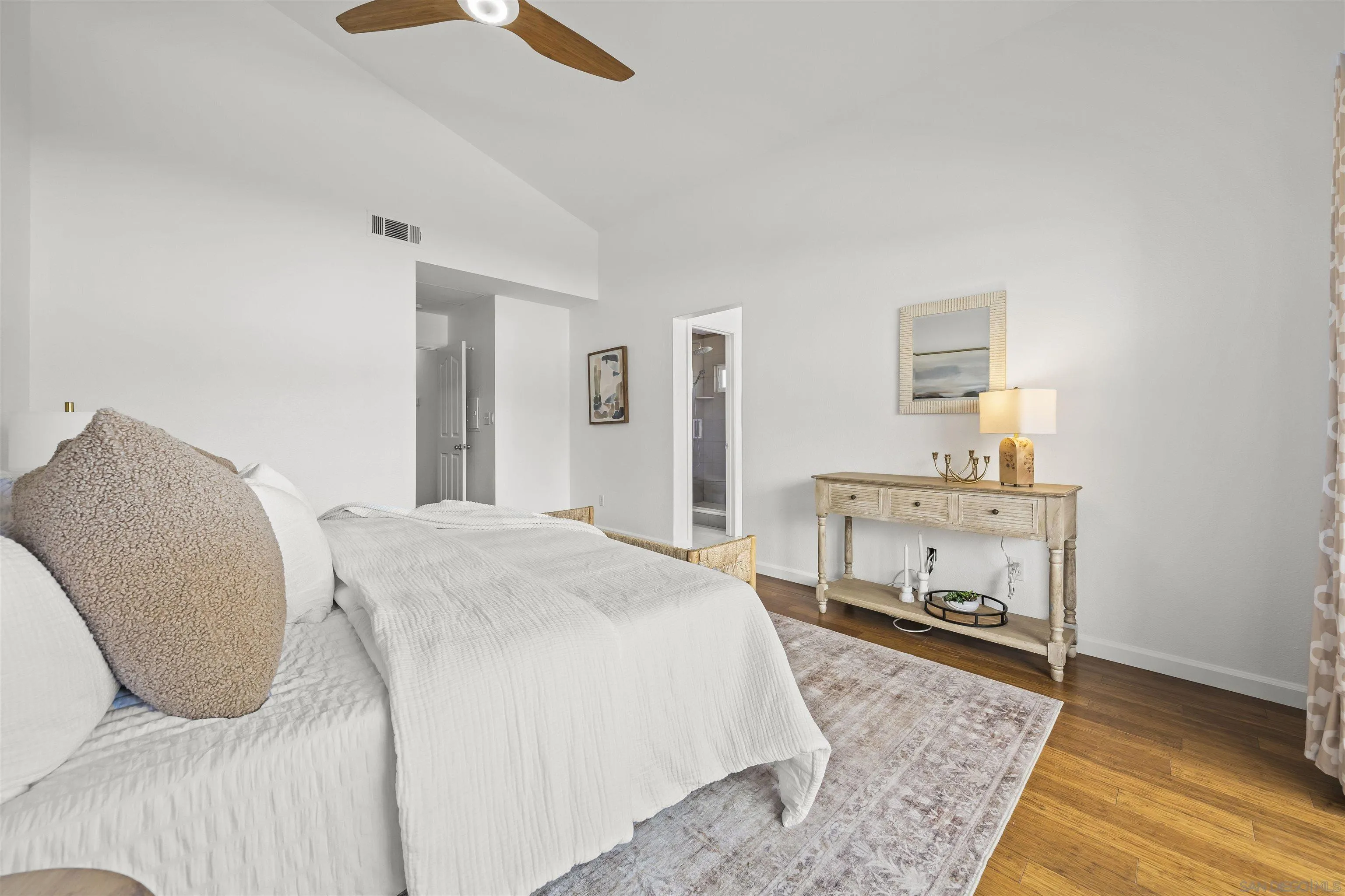 https://cdn.realtyfeed.com/cdn/127/260023304/566e88c932b354cc6405308aea80942c.webp