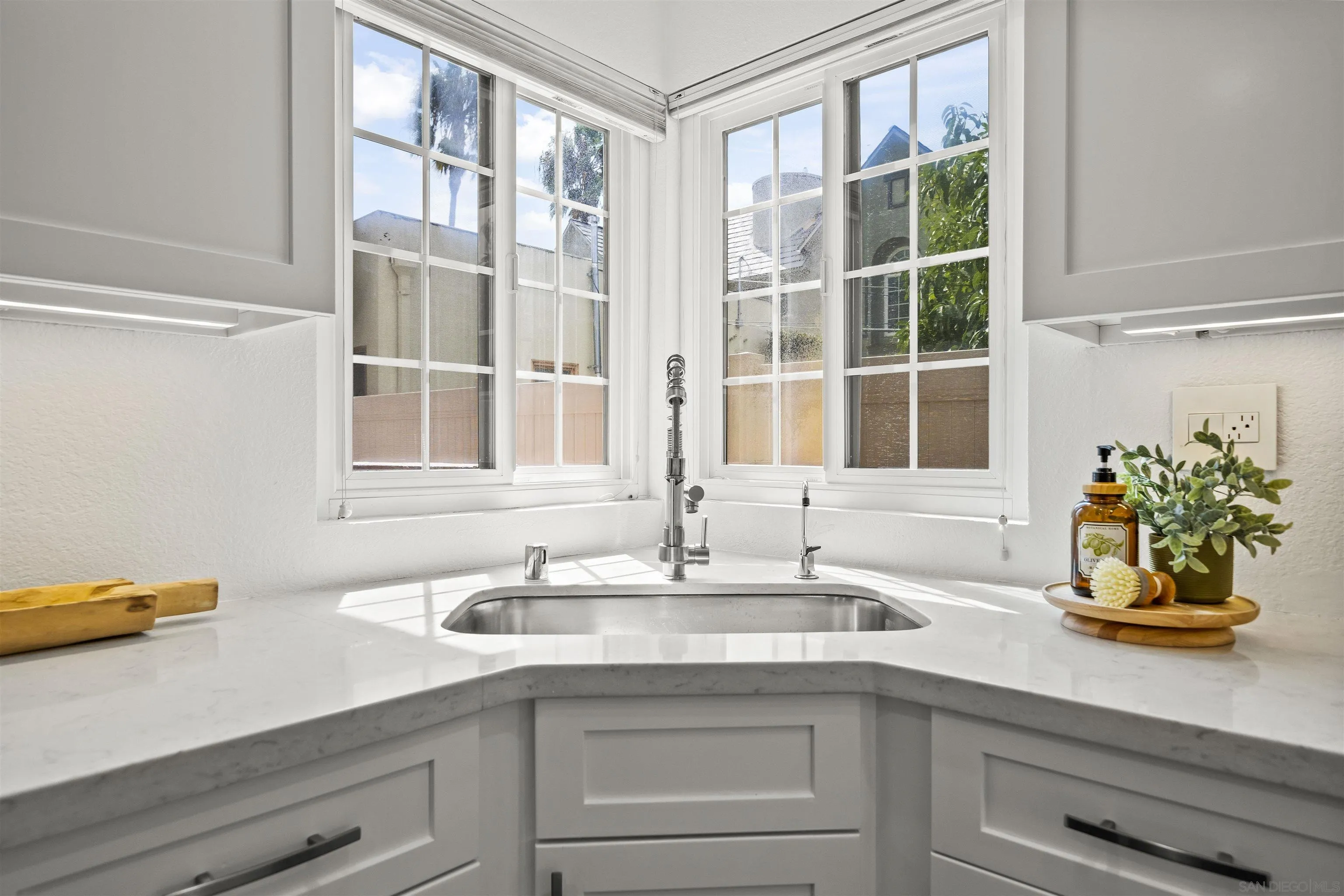 https://cdn.realtyfeed.com/cdn/127/260023304/74b8aa6f5c4d6283c684da19c6cda4a2.webp