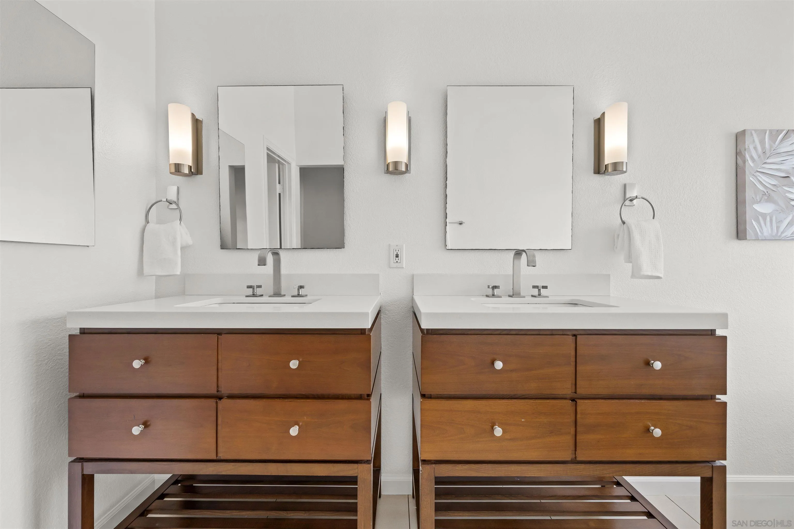 https://cdn.realtyfeed.com/cdn/127/260023304/780f542f6bc37690a3f100c9bac5a9ef.webp