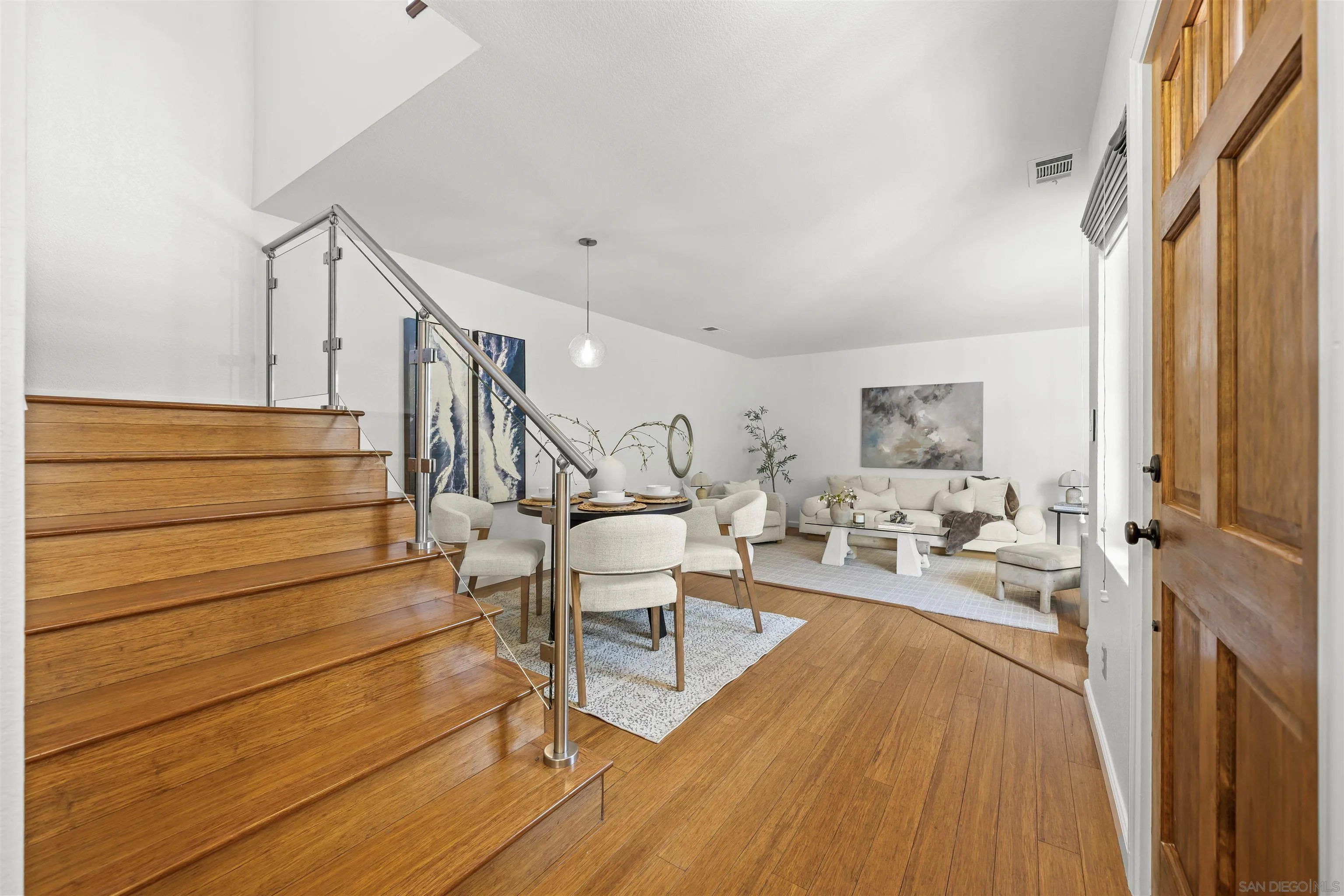 https://cdn.realtyfeed.com/cdn/127/260023304/b197205dd226a12e4f0a0011b6bd84d3.webp