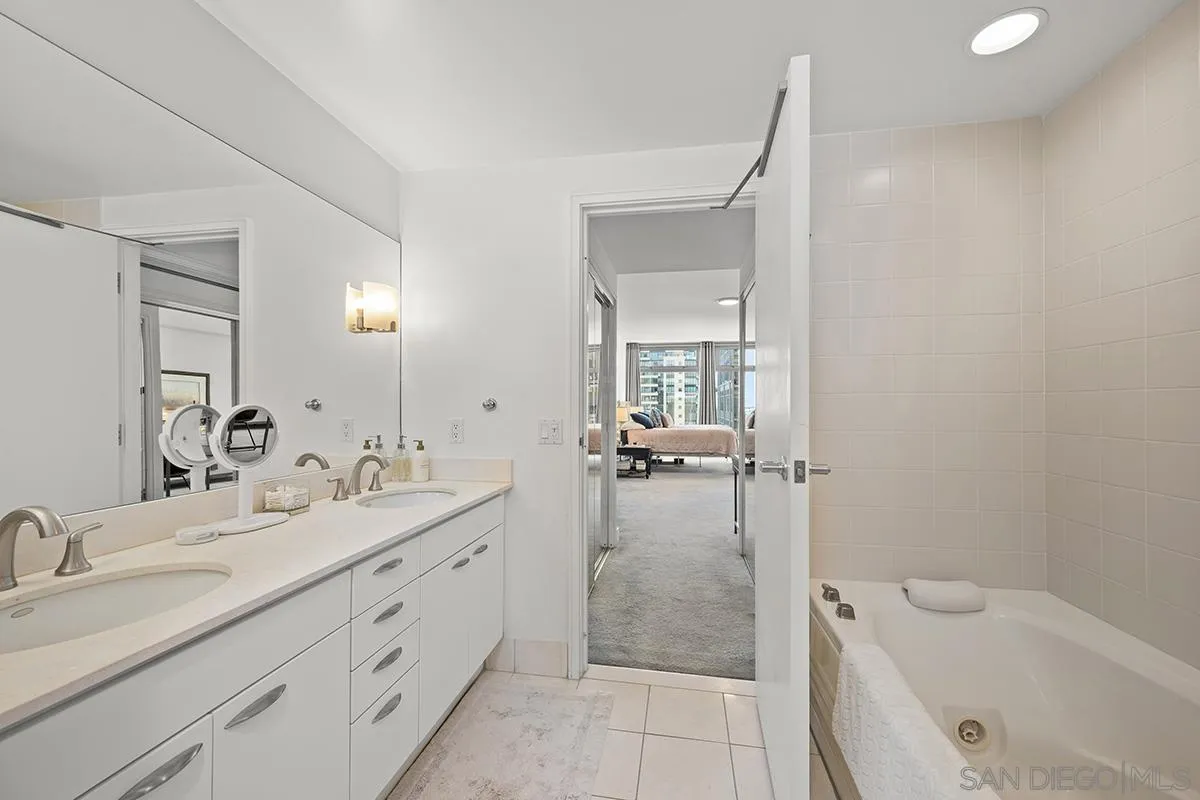 https://cdn.realtyfeed.com/cdn/127/260023322/eaeeb5e3fcee99c205fd18f57a0374cb.webp
