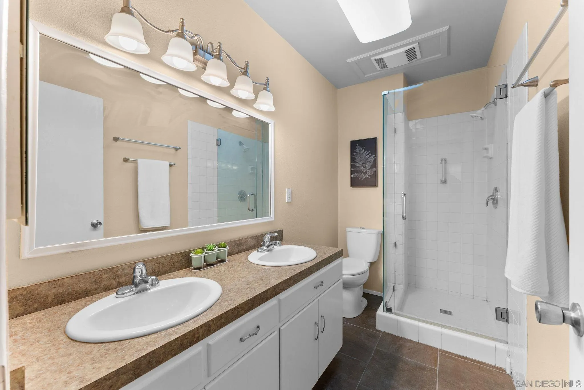 https://cdn.realtyfeed.com/cdn/127/260023326/3302b097957f9260944a58fc0a0fb214.webp