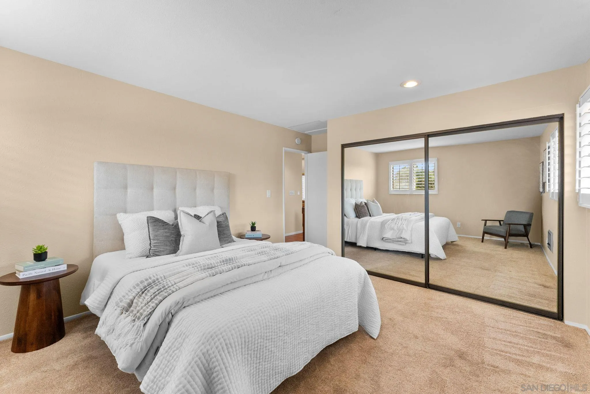https://cdn.realtyfeed.com/cdn/127/260023326/bf16e69ddc21343be92b53efc2ef2a0e.webp