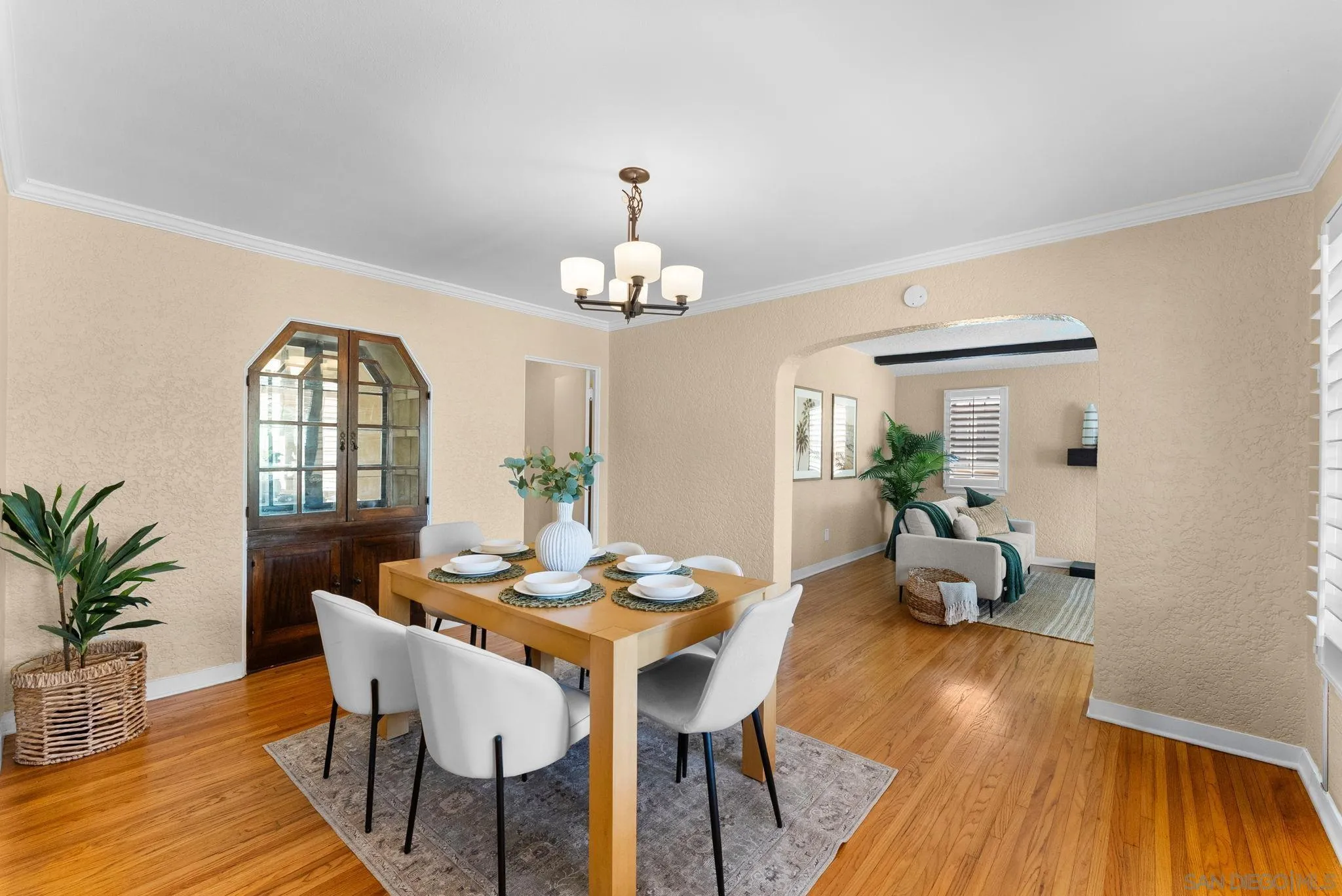 https://cdn.realtyfeed.com/cdn/127/260023326/f4c686a27f4a3c50bd5223e88b33c9b6.webp