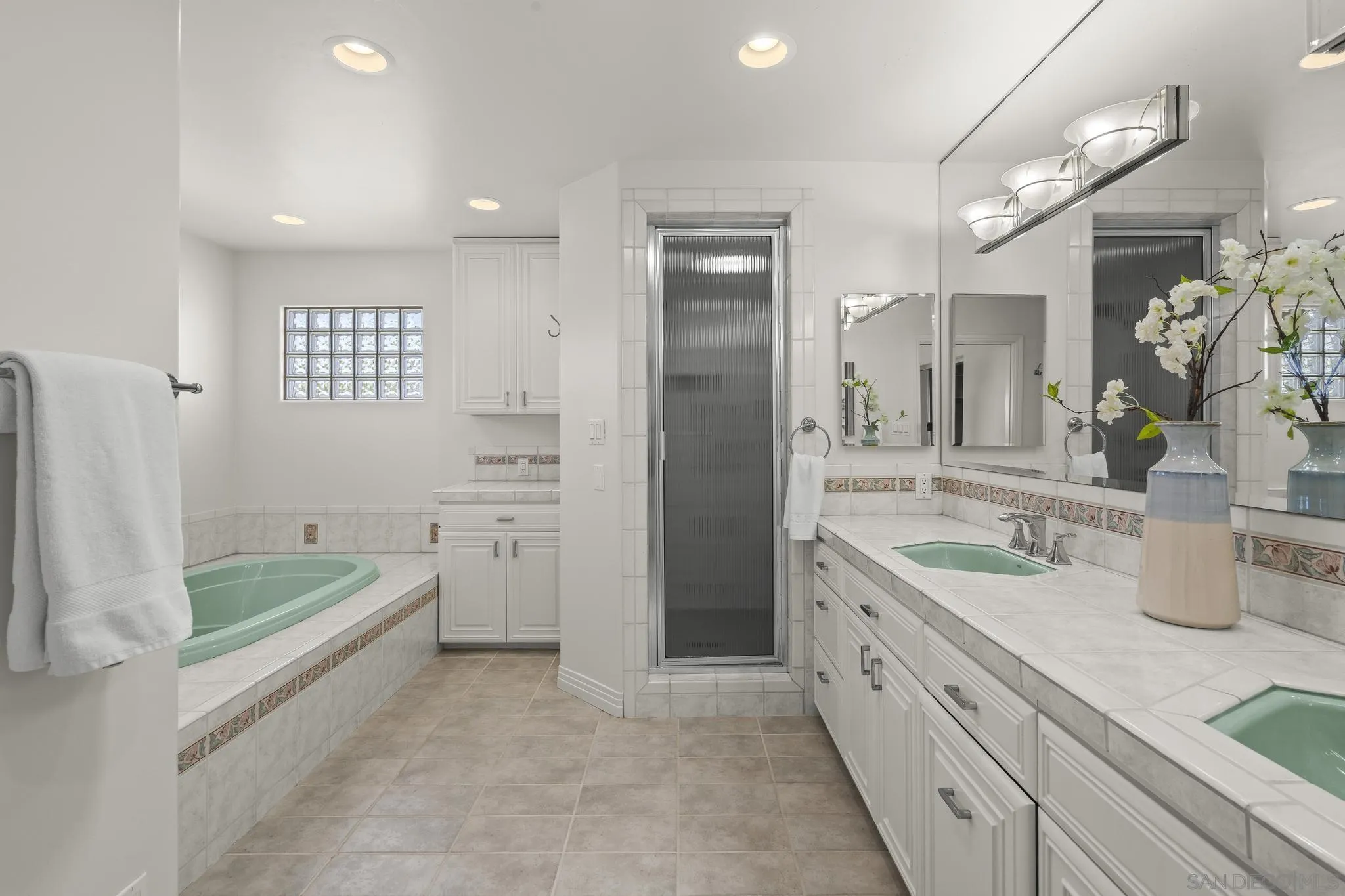 https://cdn.realtyfeed.com/cdn/127/260023329/5fbdabdff41fbb40e97218716cca0c1b.webp