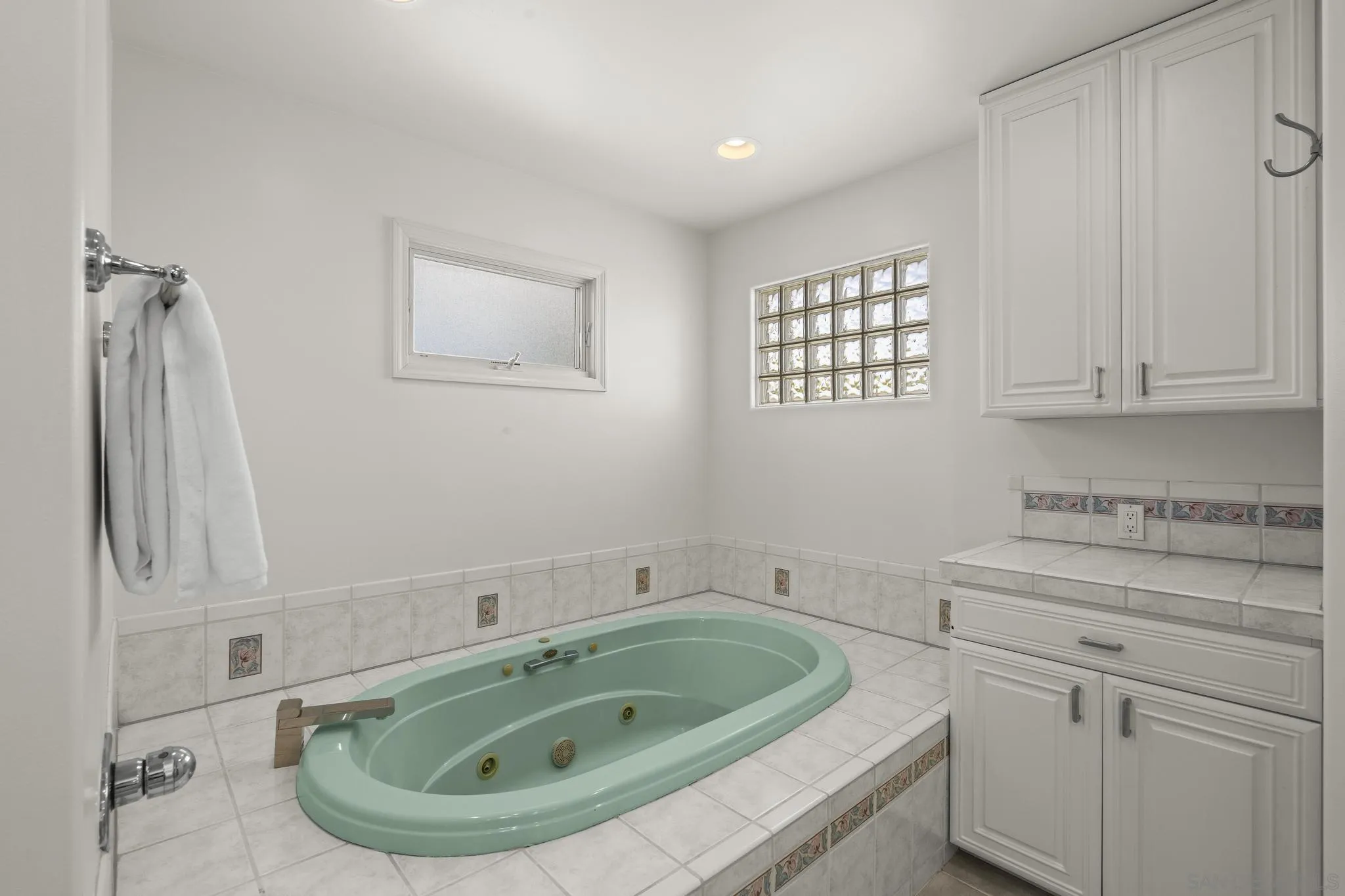 https://cdn.realtyfeed.com/cdn/127/260023329/ba880f994cc513f2deefc95c38f4ccab.webp