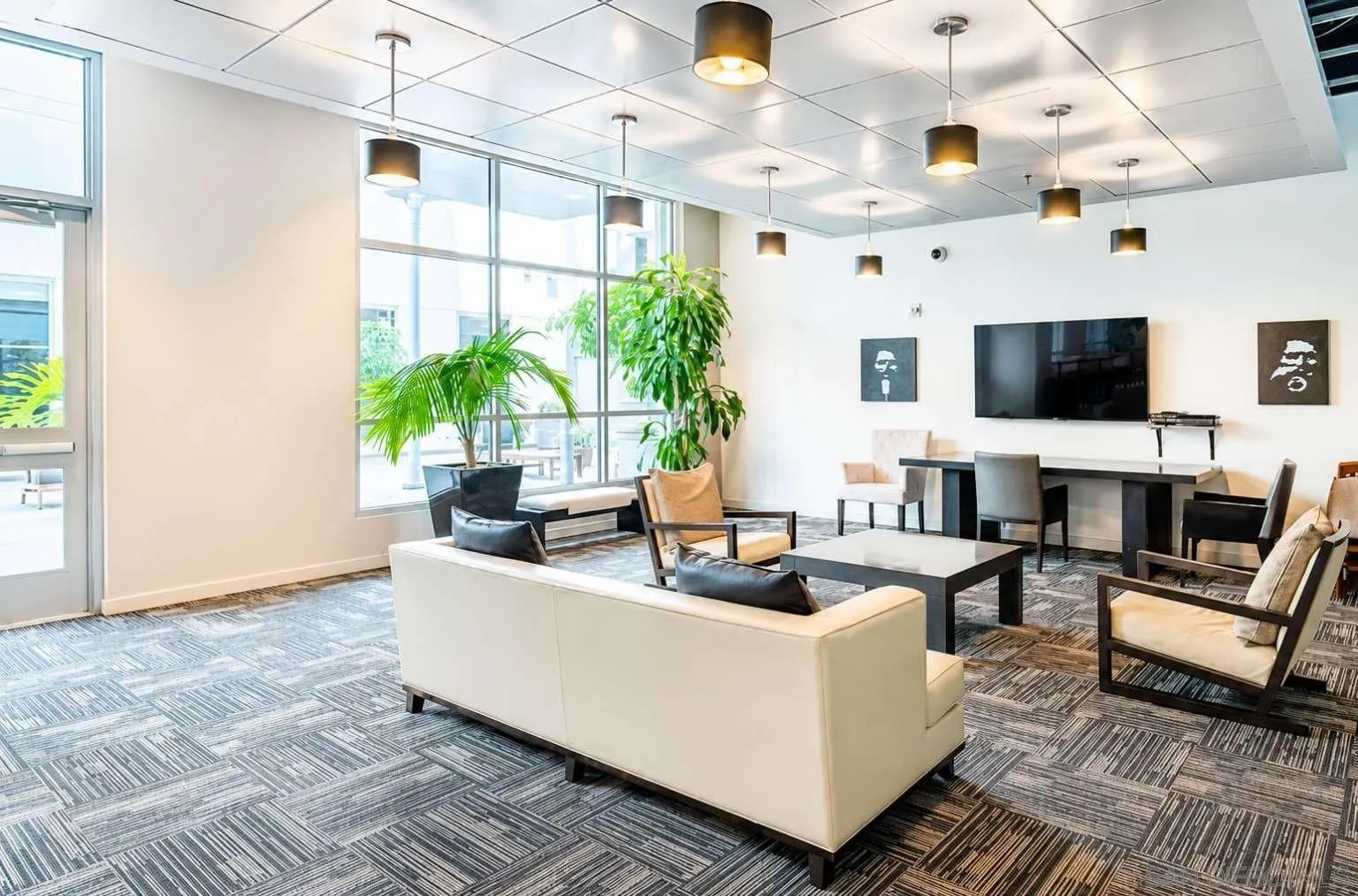 https://cdn.realtyfeed.com/cdn/127/260023335/464c98107dd82f0570df501b0a675a8b.webp