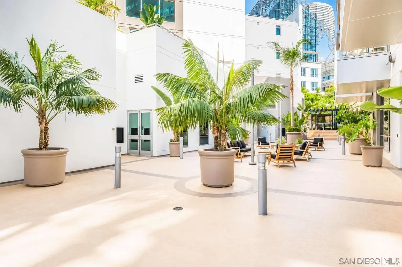 https://cdn.realtyfeed.com/cdn/127/260023335/6b6dc5ec76df5f97e8d39c93ae4505a4.webp