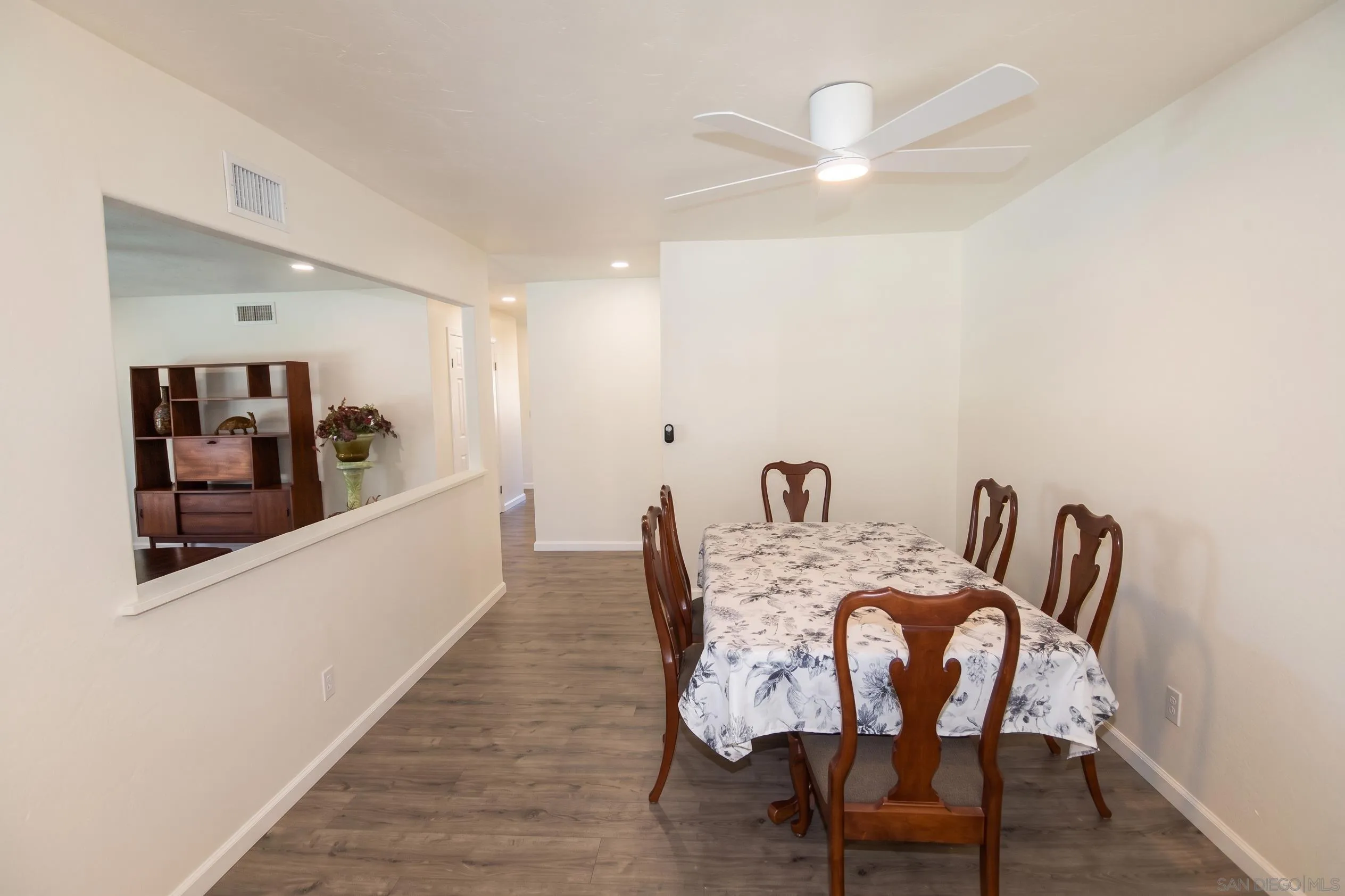 https://cdn.realtyfeed.com/cdn/127/260023338/12bc20f262c6a31b8819b0b68cecb012.webp