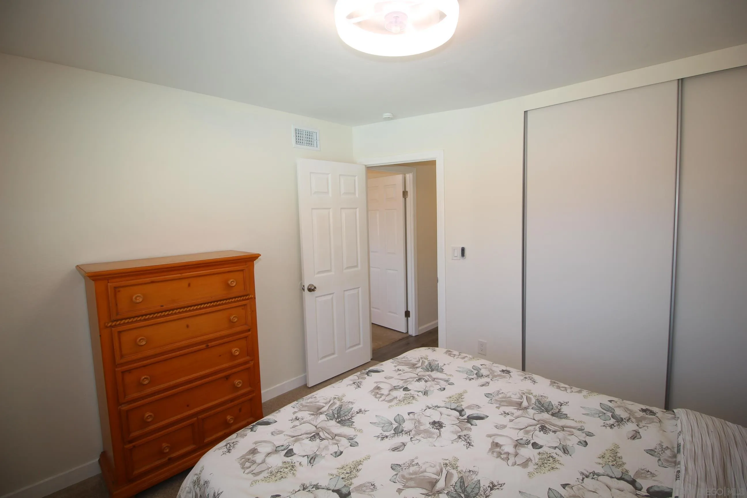 https://cdn.realtyfeed.com/cdn/127/260023338/268a28bed4b88266897886932097a67c.webp