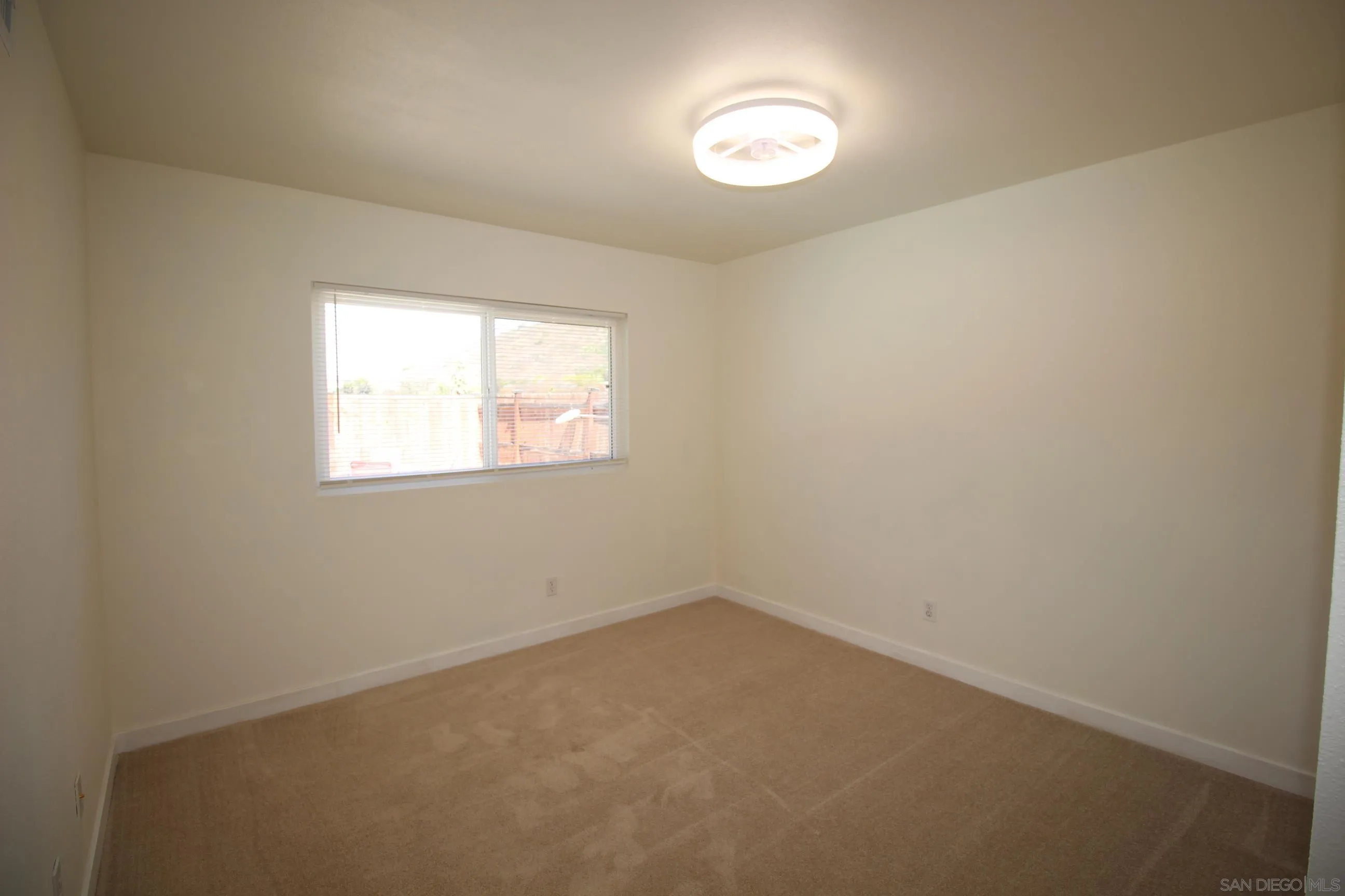 https://cdn.realtyfeed.com/cdn/127/260023338/30a803da965ef7819f15fc6a1a2f6c1b.webp