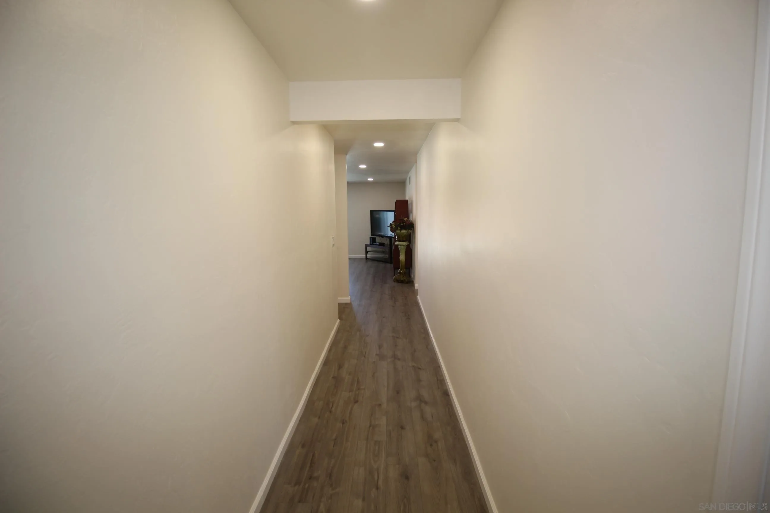 https://cdn.realtyfeed.com/cdn/127/260023338/8dc86d1bb4514b6281c712220cce8a35.webp