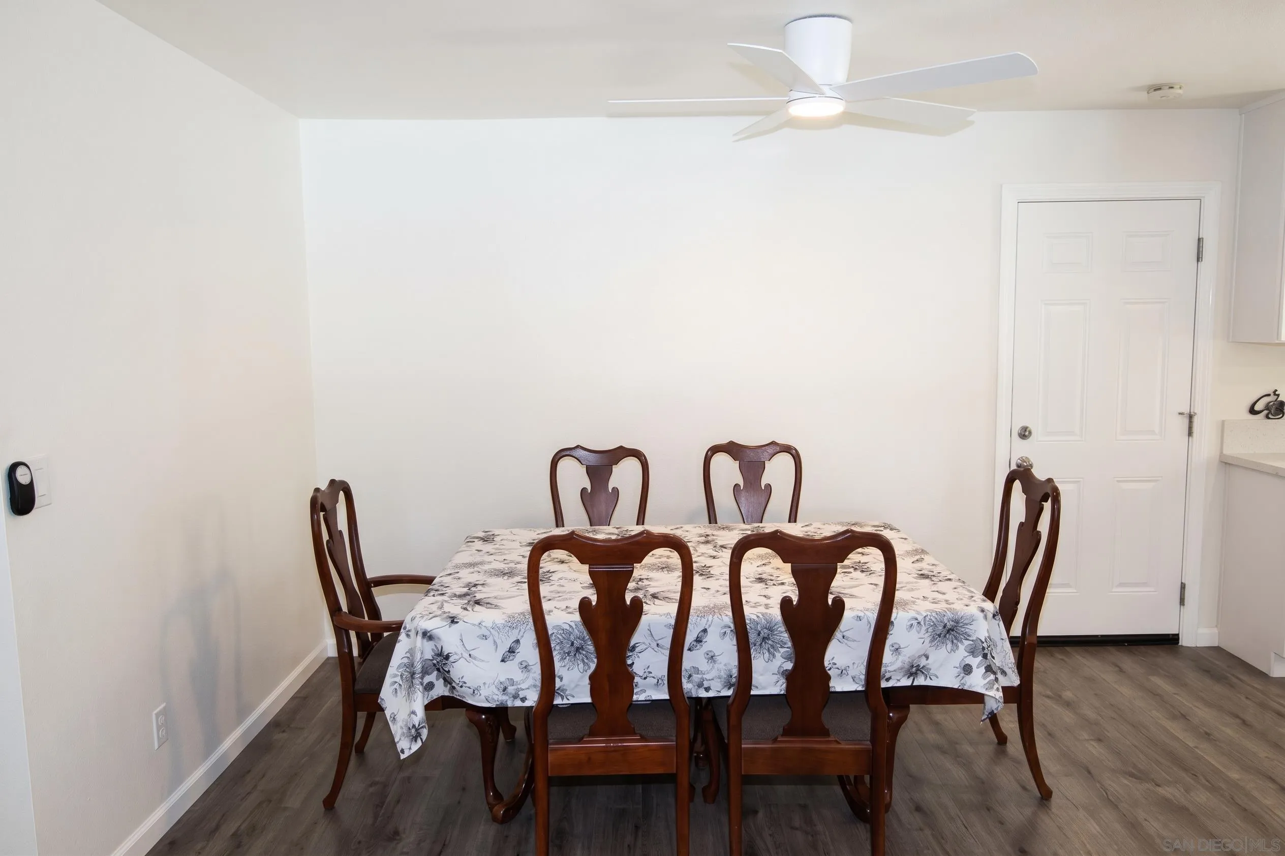 https://cdn.realtyfeed.com/cdn/127/260023338/ab77fb0ebc7c71ea648fbbea564f1a72.webp