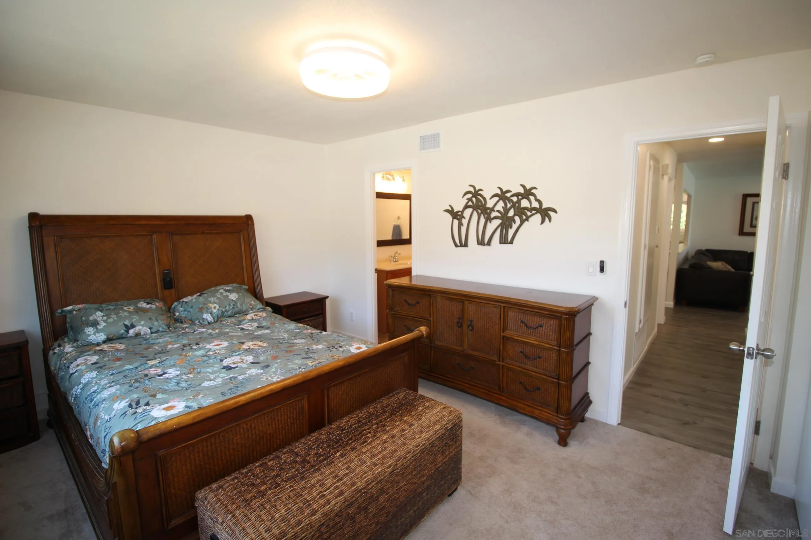 https://cdn.realtyfeed.com/cdn/127/260023338/f05b3fc47bca3df84b3fcb68479e5b37.webp