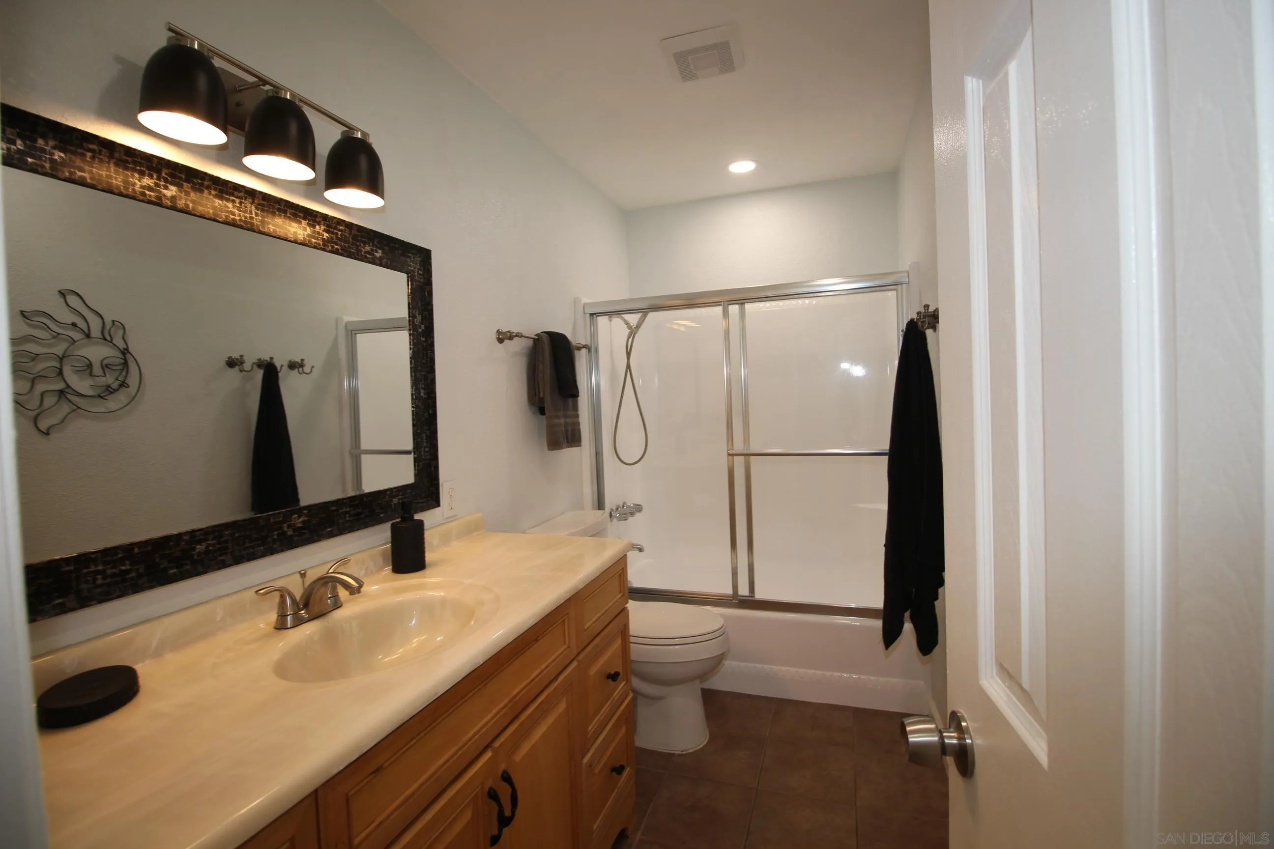 https://cdn.realtyfeed.com/cdn/127/260023338/f52a5966def4e24456b3d96d098e31c2.webp