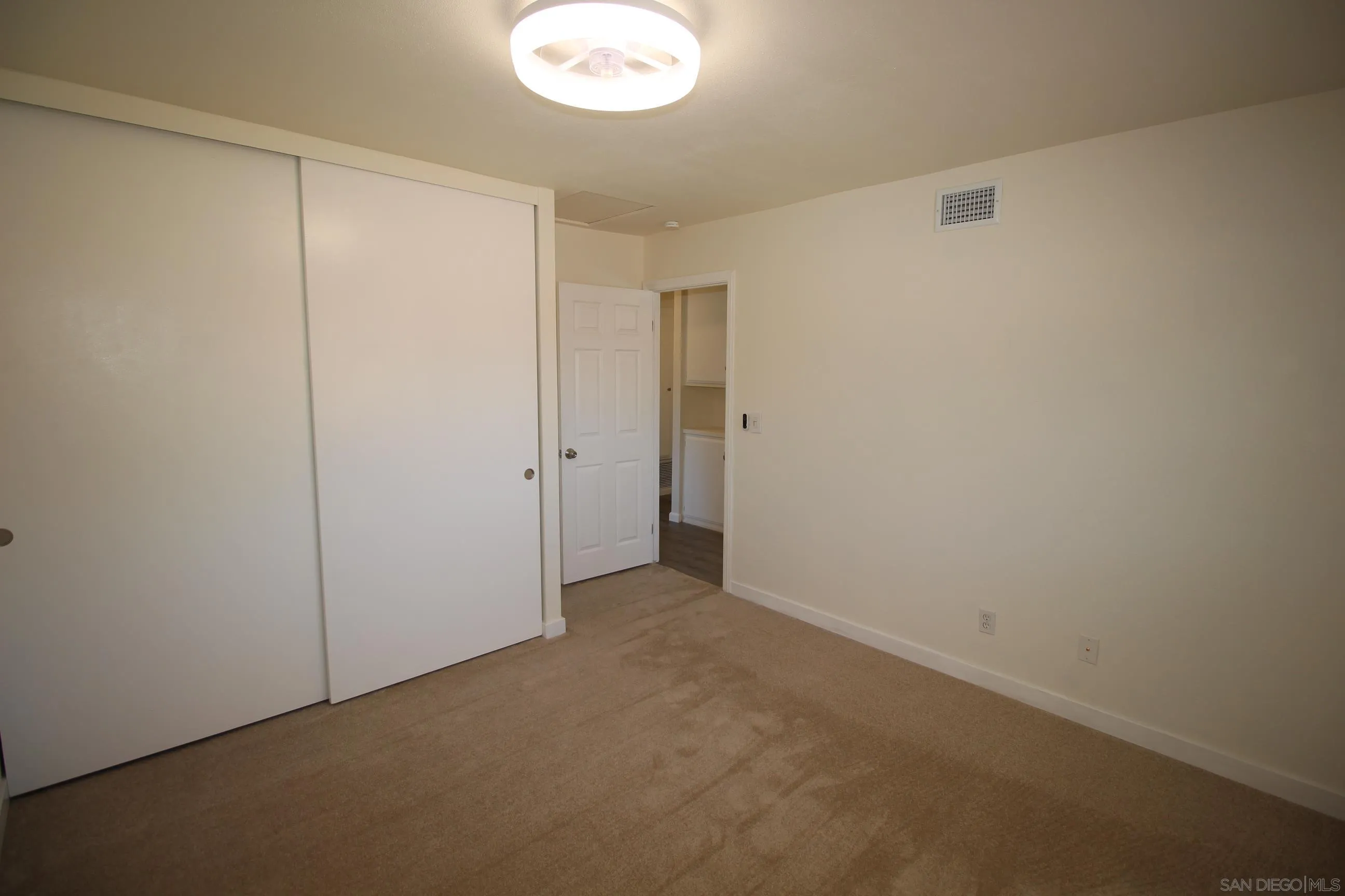 https://cdn.realtyfeed.com/cdn/127/260023338/f615f4921b6fbddfa828ab0323782f55.webp