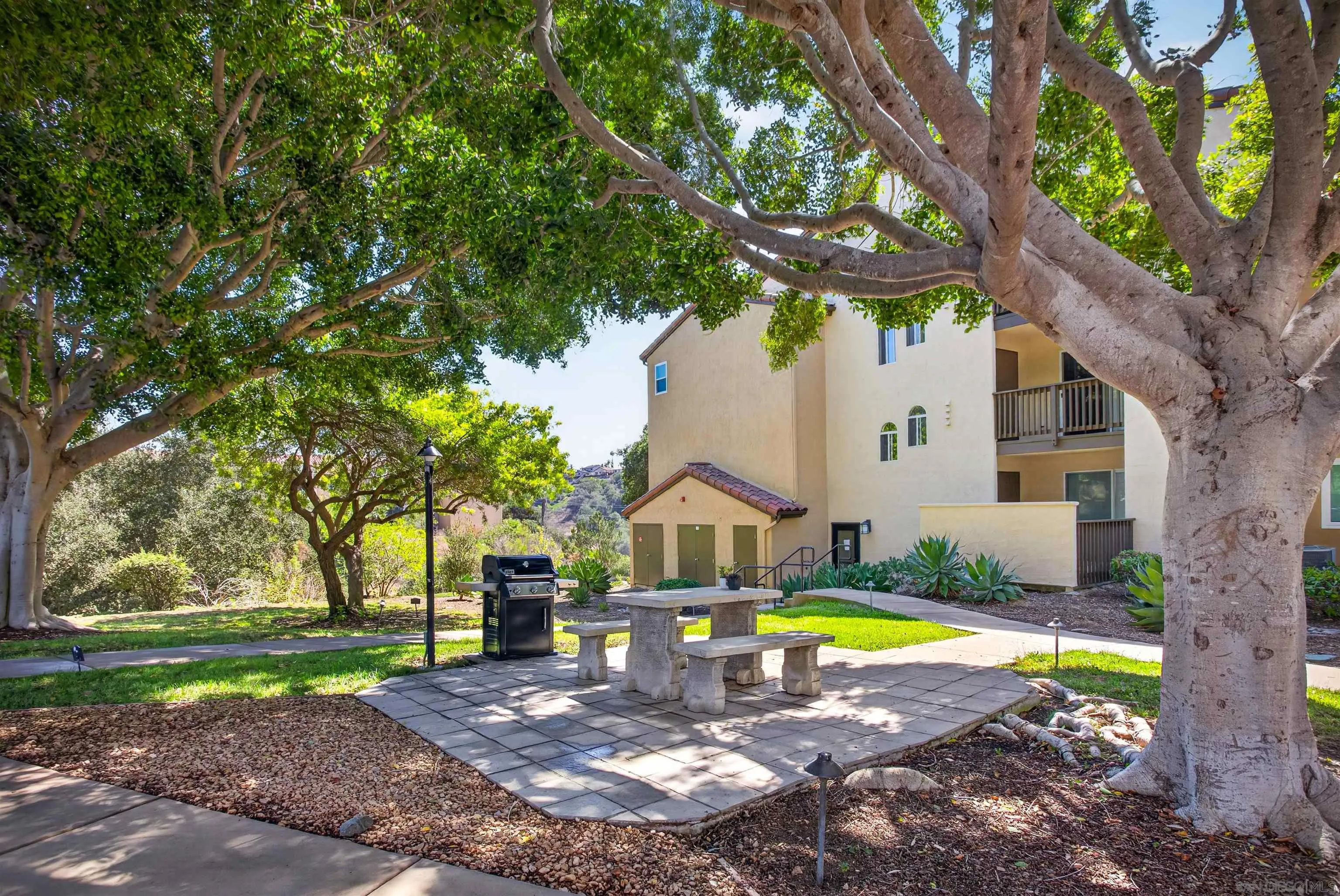 https://cdn.realtyfeed.com/cdn/127/260023340/10c38f419b0074b780a6ebd9c7d32f0e.webp