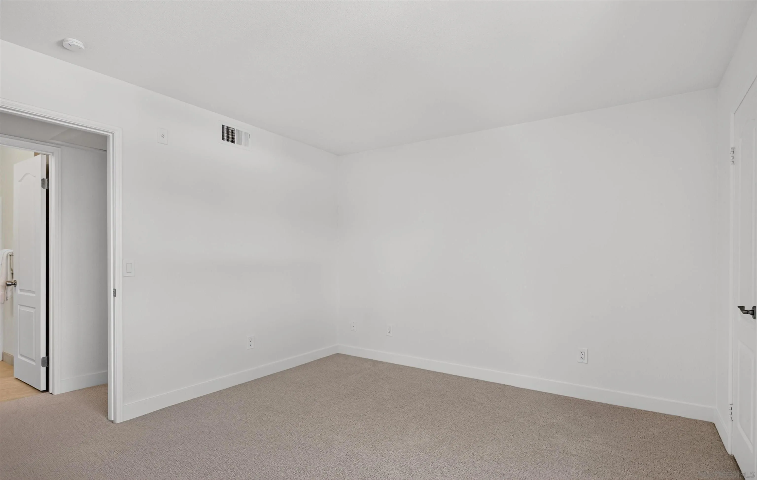https://cdn.realtyfeed.com/cdn/127/260023340/e2557f26409a77805e1776ea5b2326c6.webp