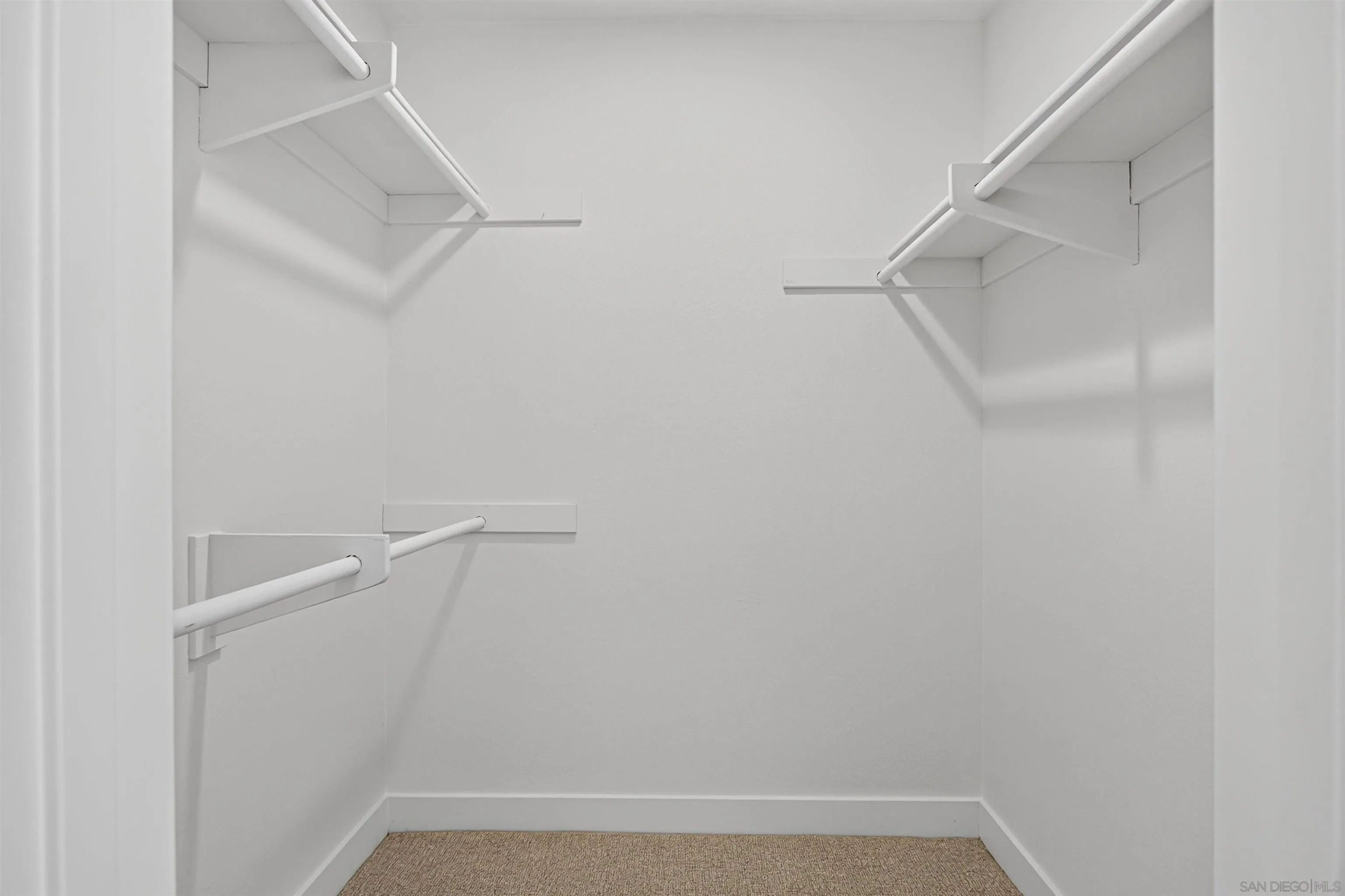 https://cdn.realtyfeed.com/cdn/127/260023340/ea90f5b311251002364d75afa00a3df7.webp