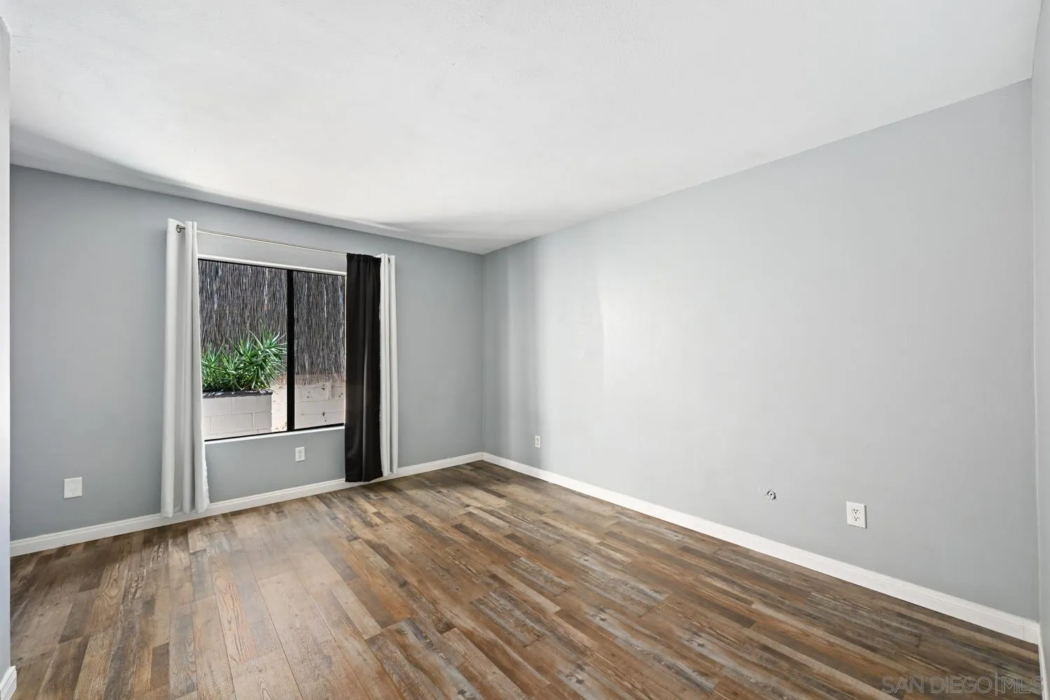 https://cdn.realtyfeed.com/cdn/127/260023342/1a5b7156d87ff333b0449ca27b649062.webp