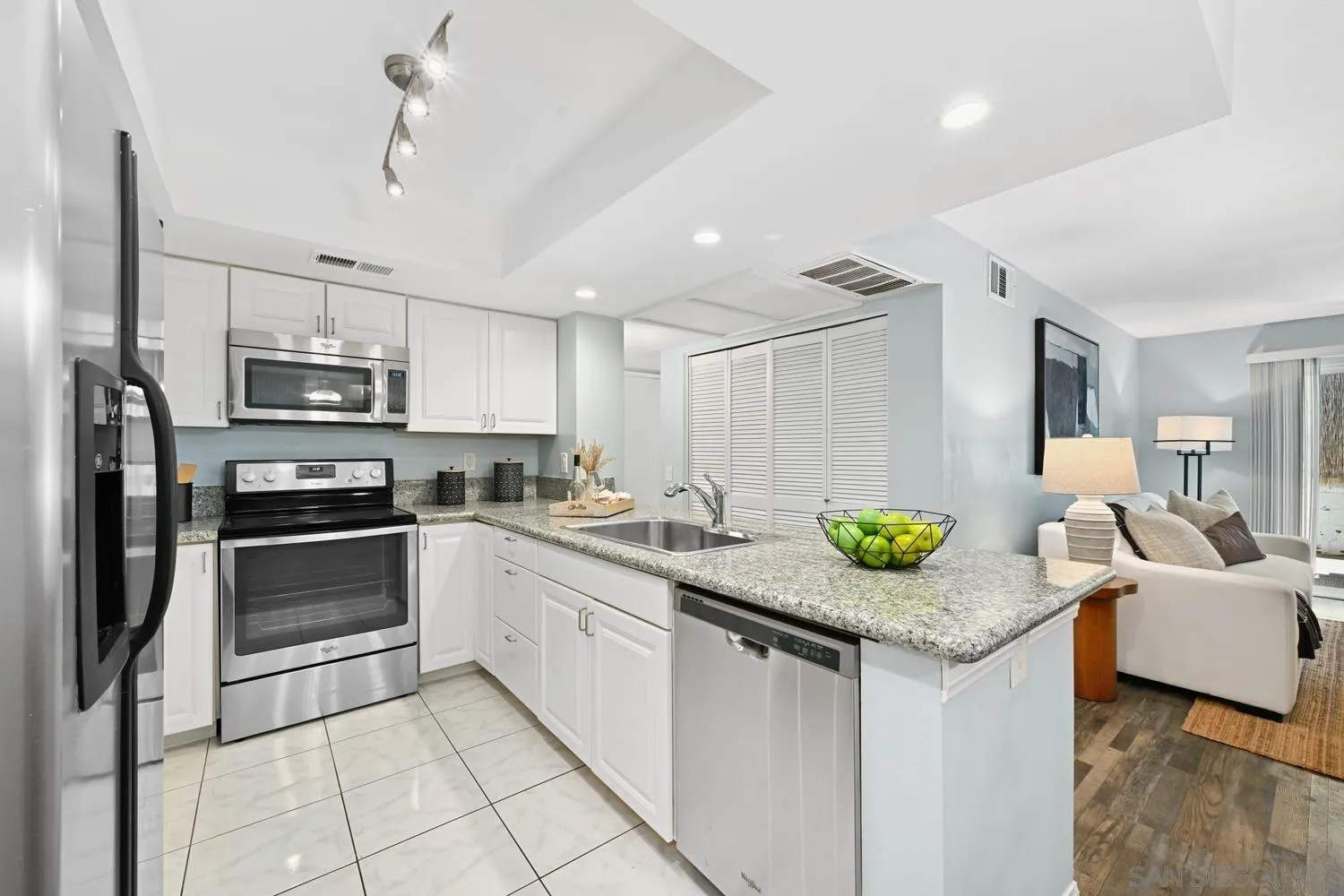 https://cdn.realtyfeed.com/cdn/127/260023342/5fc7ad24158e7569496bf8eb017cc28e.webp